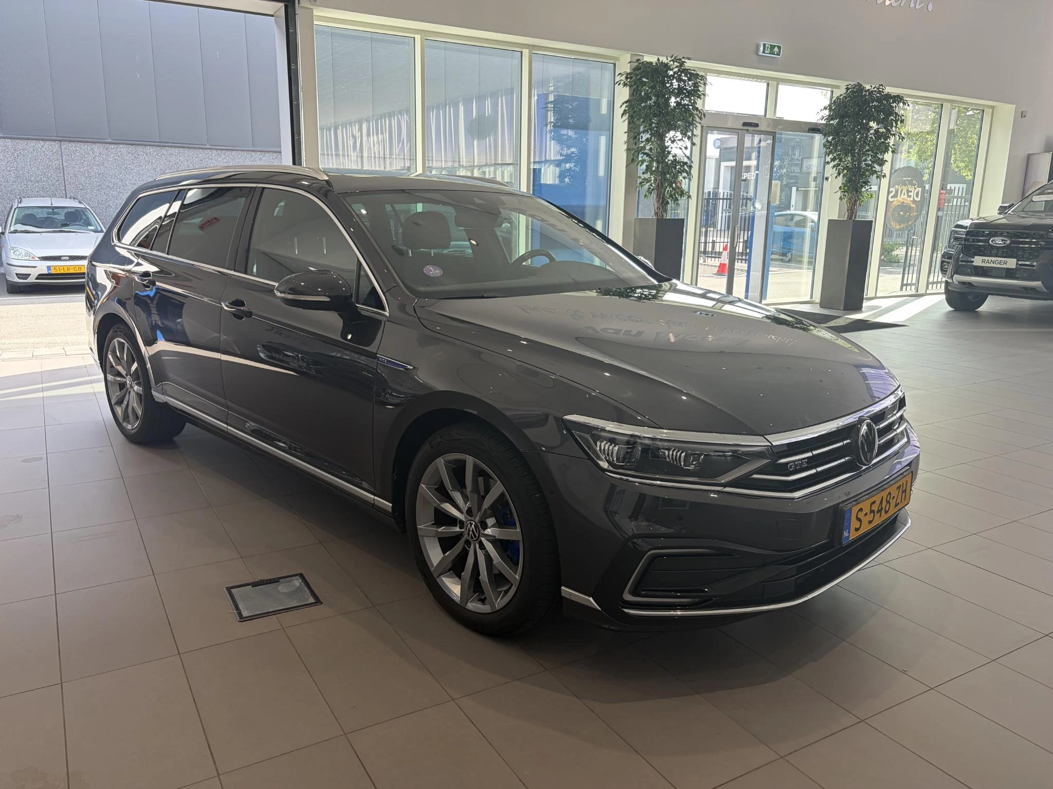 Volkswagen-Passat-image-6