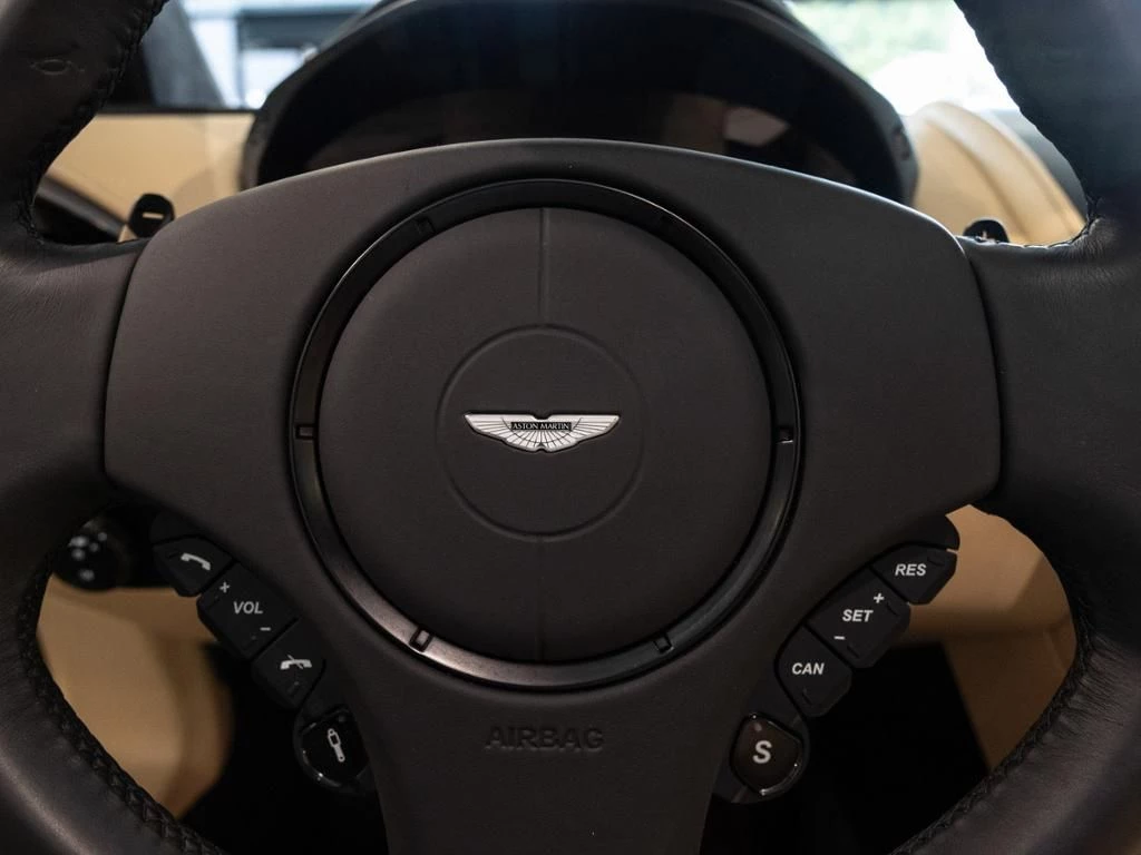 Aston Martin-Vanquish-image-11