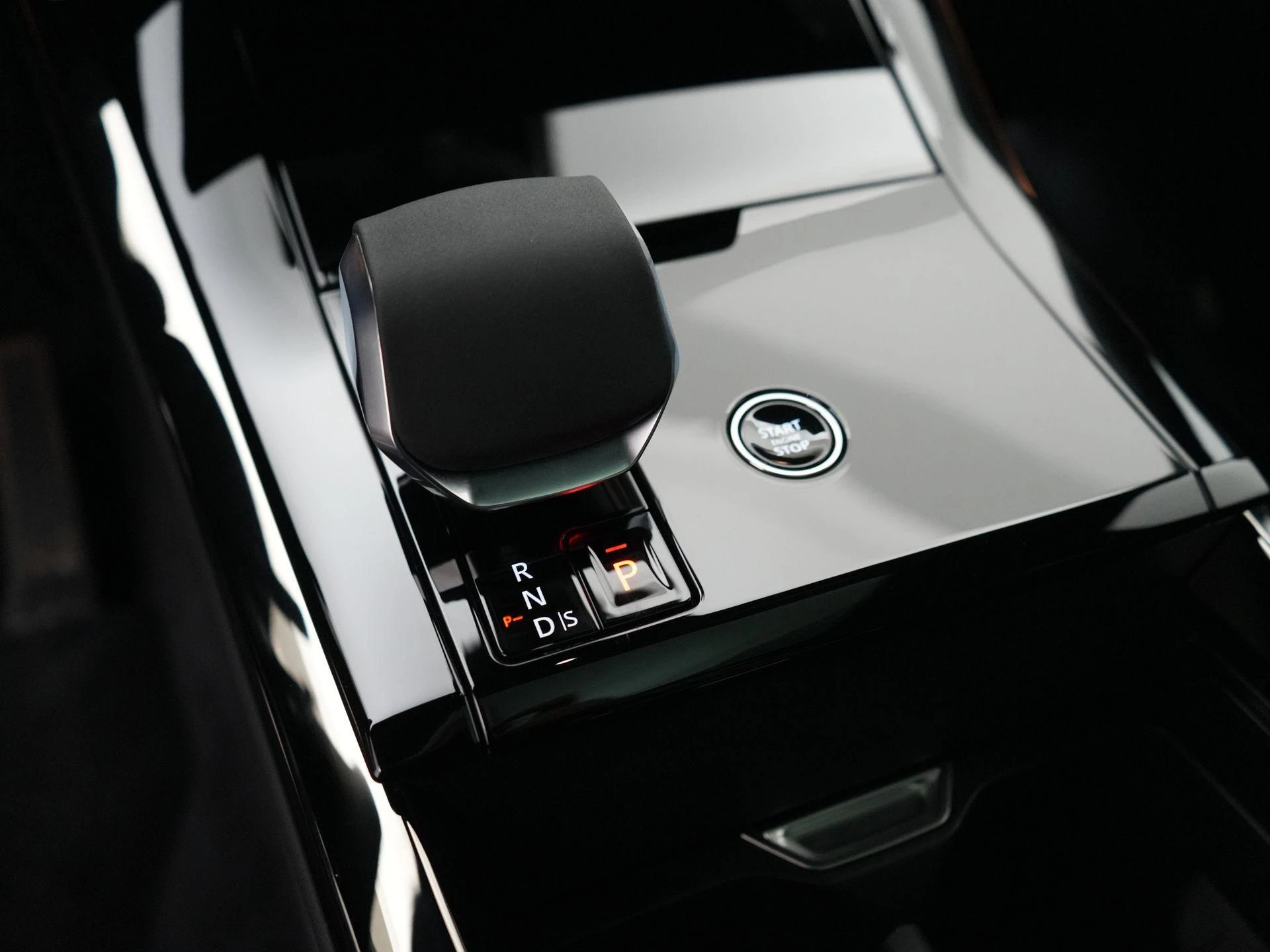 Land Rover-Range Rover Sport-image-33