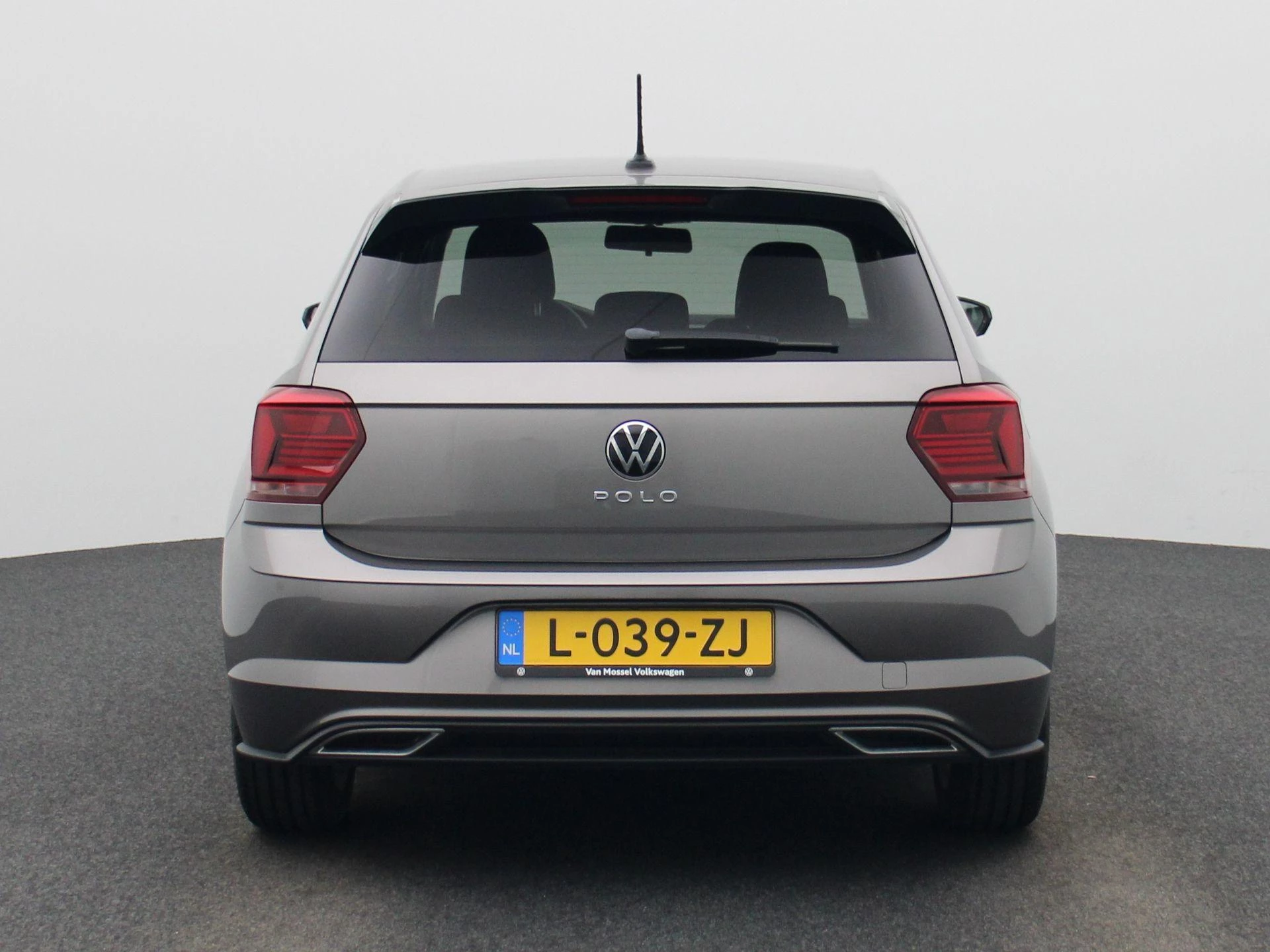 Volkswagen-Polo-image-4