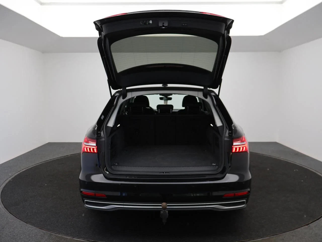 Audi A6 Avant PHEV A6 Avant PHEV 50TFSIe *AUTOMAAT*TREKHAAK*LEDER*CAMERA*ACC*VIRTUAL COCKPIT*PDC*SFEERVERLICHTING*AIRCO*...*