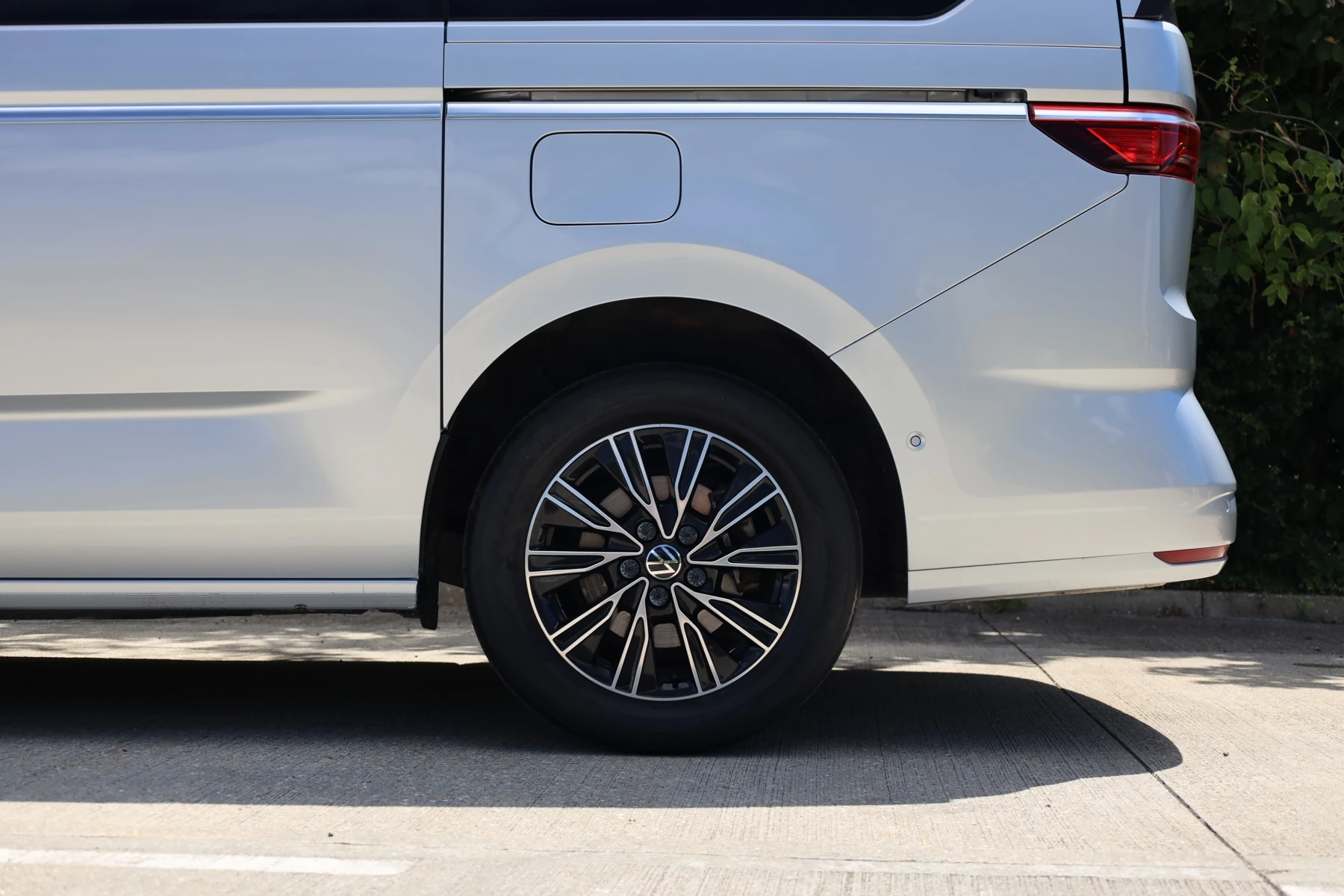 Volkswagen-Multivan-image-34
