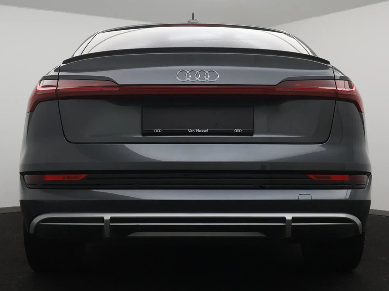 Audi e-tron Sportback Audi e-tron Sportback S-line 55 quattro 408PK *BRUINE LEDER*NAVI*APP CONNECT*BLTH*CRUISE*SPORTZETELS*CAMERA*ZETELVERWARMING*...