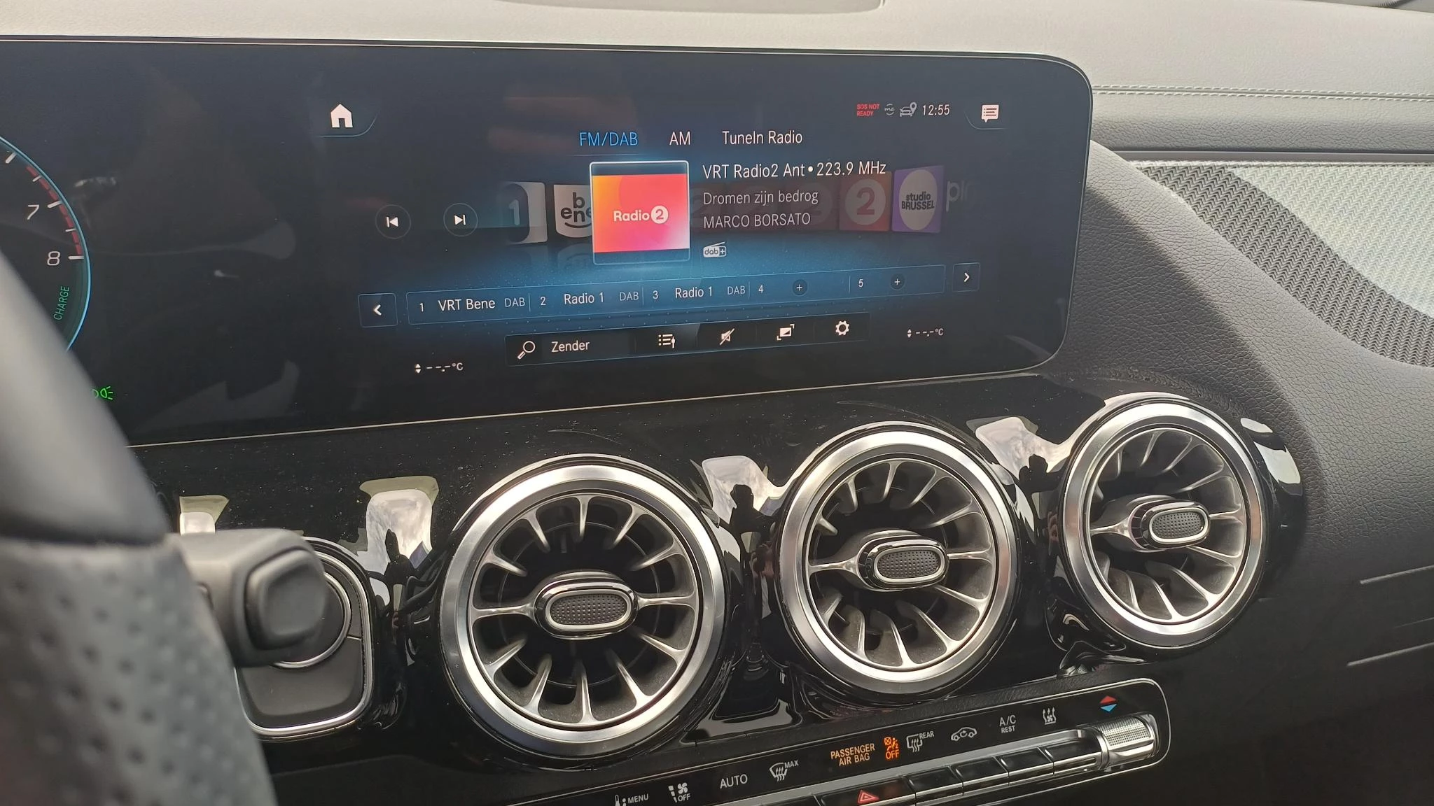 Mercedes-Benz GLA 250 e AMG Line + LEDER + PANO + MULTIBEAM + HEAD UP + CARPLAY +