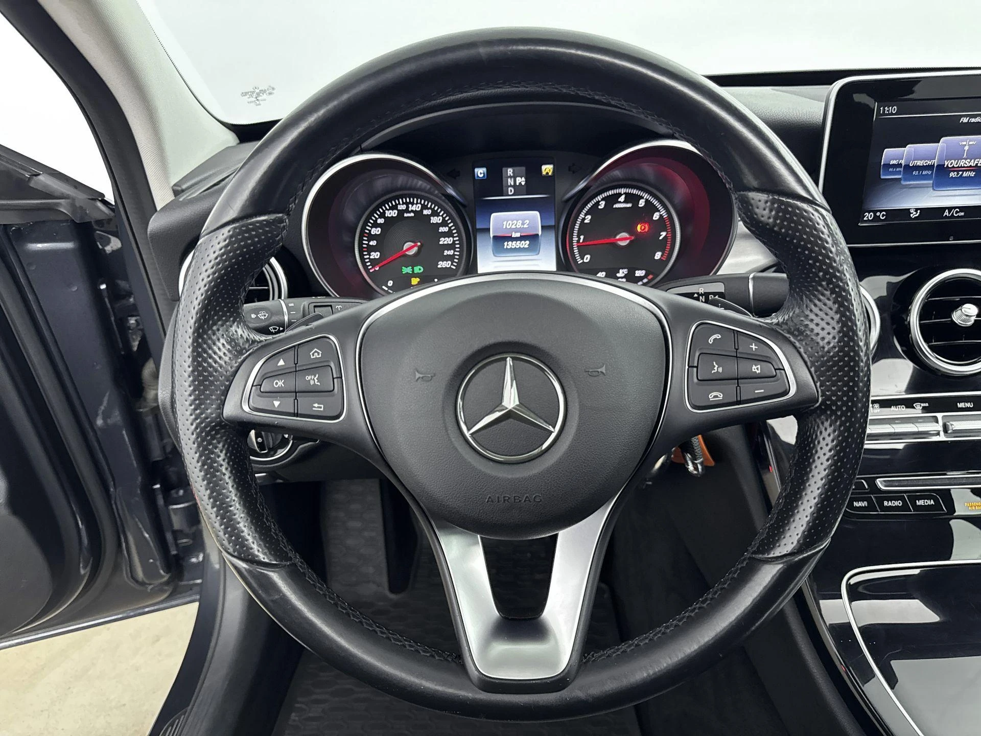 Mercedes-Benz-C-Klasse-image-29