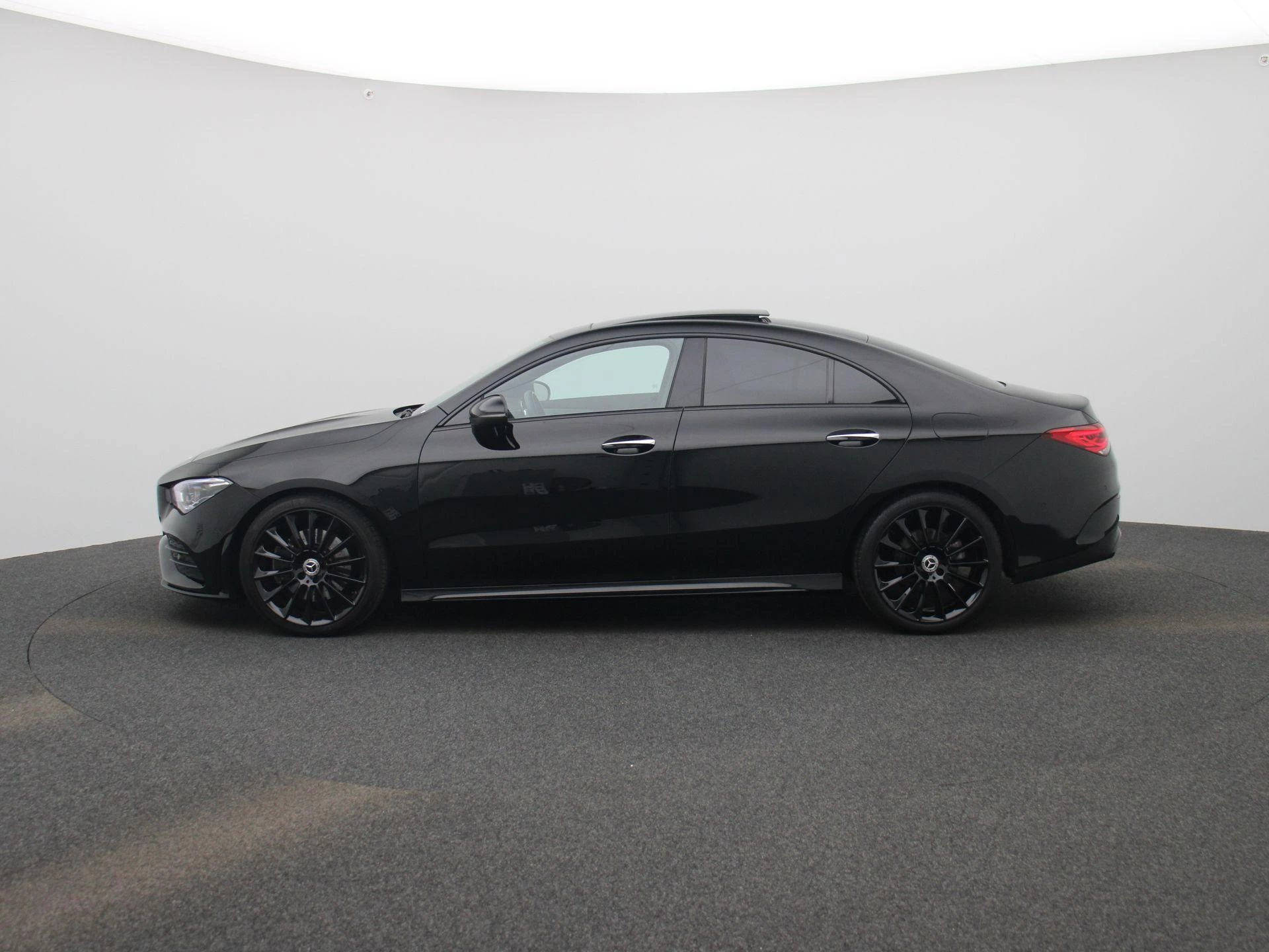 Mercedes-Benz-CLA-image-5