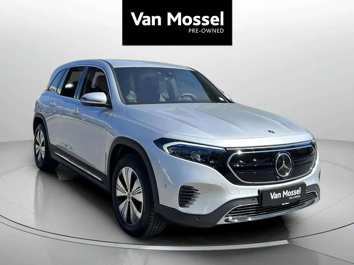 Mercedes-Benz-EQB-image-2