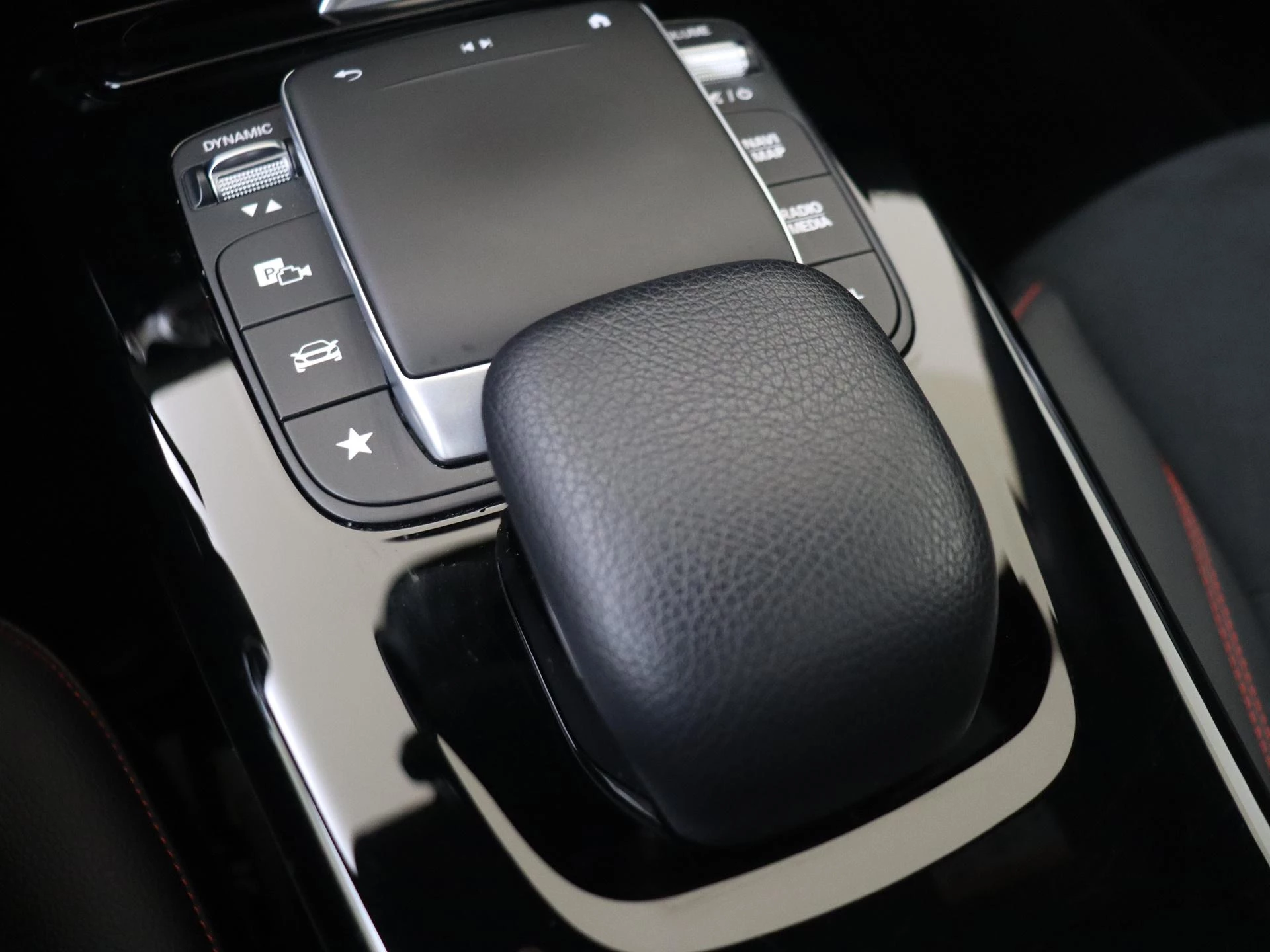 Mercedes-Benz-CLA-image-24