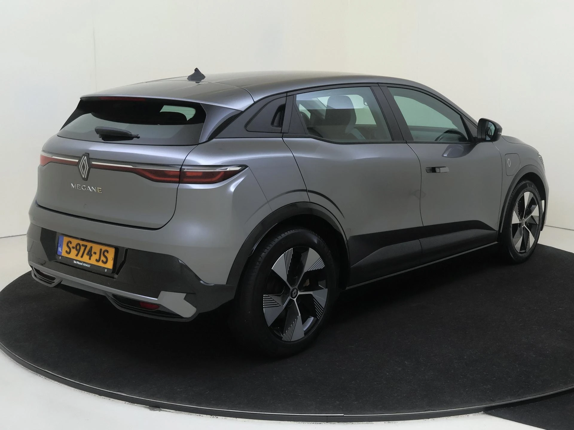 Renault-Megane E-Tech-image-3