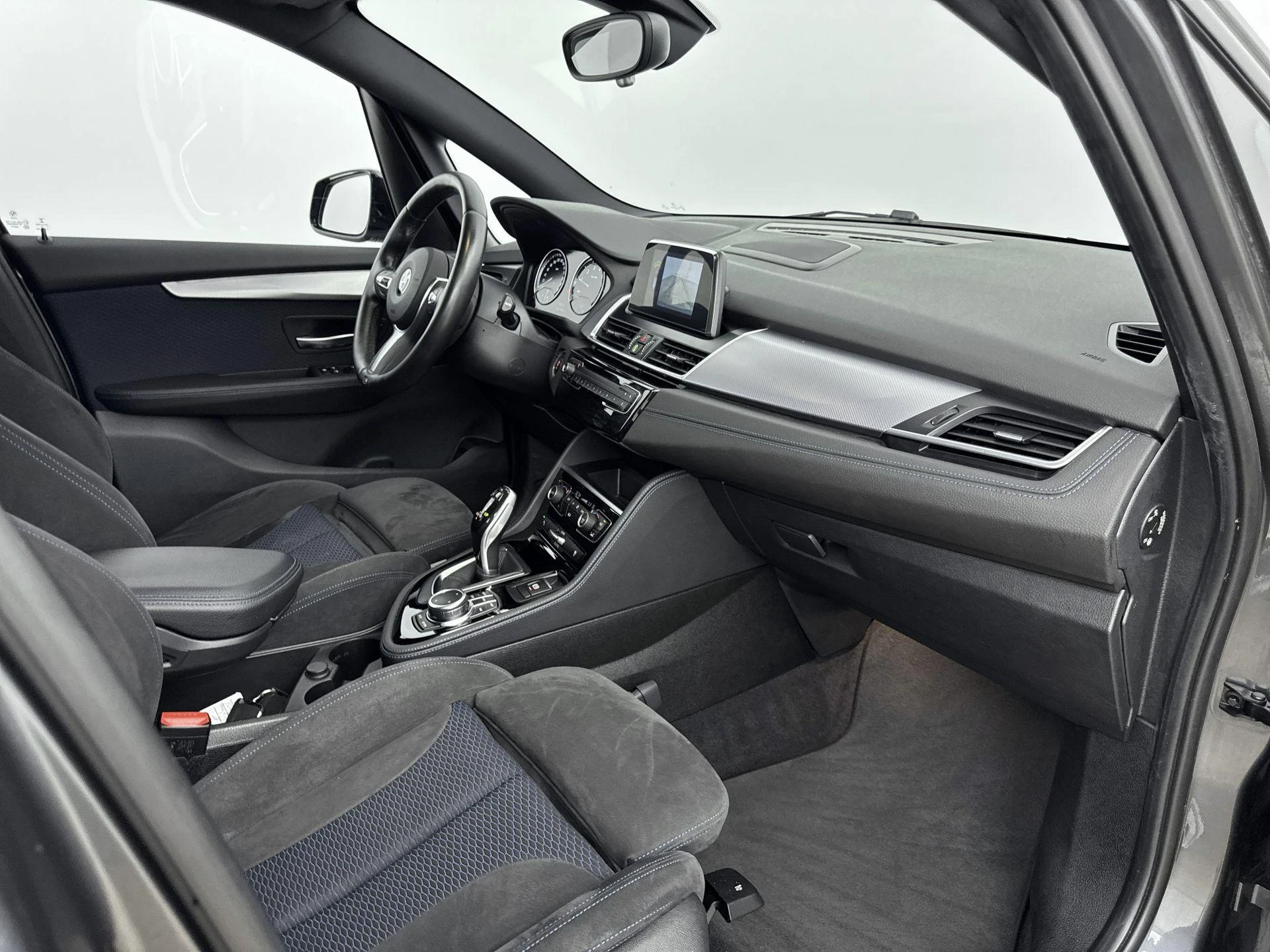 BMW-2 Serie-image-16
