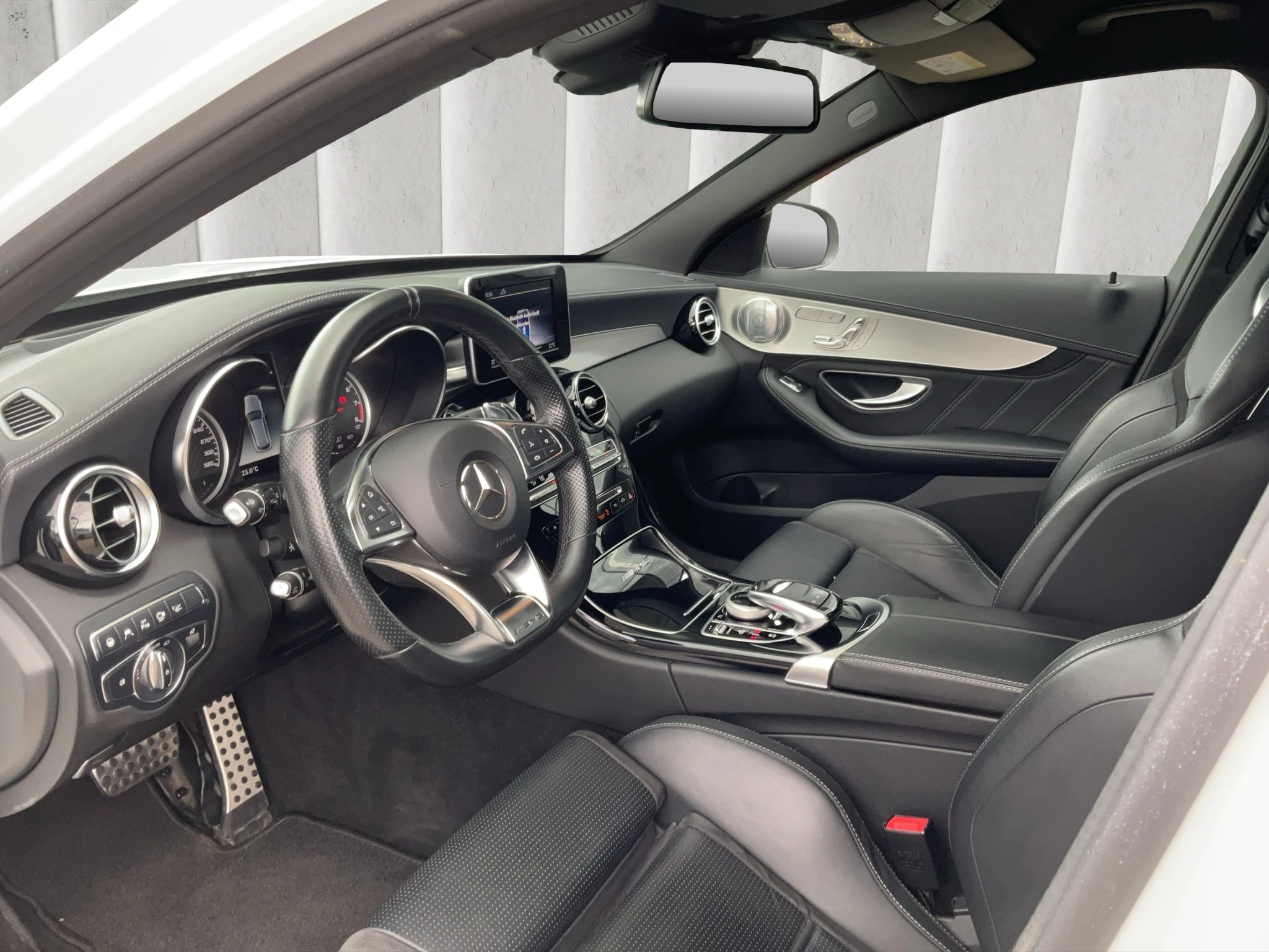 Mercedes-Benz-C-Klasse-image-9