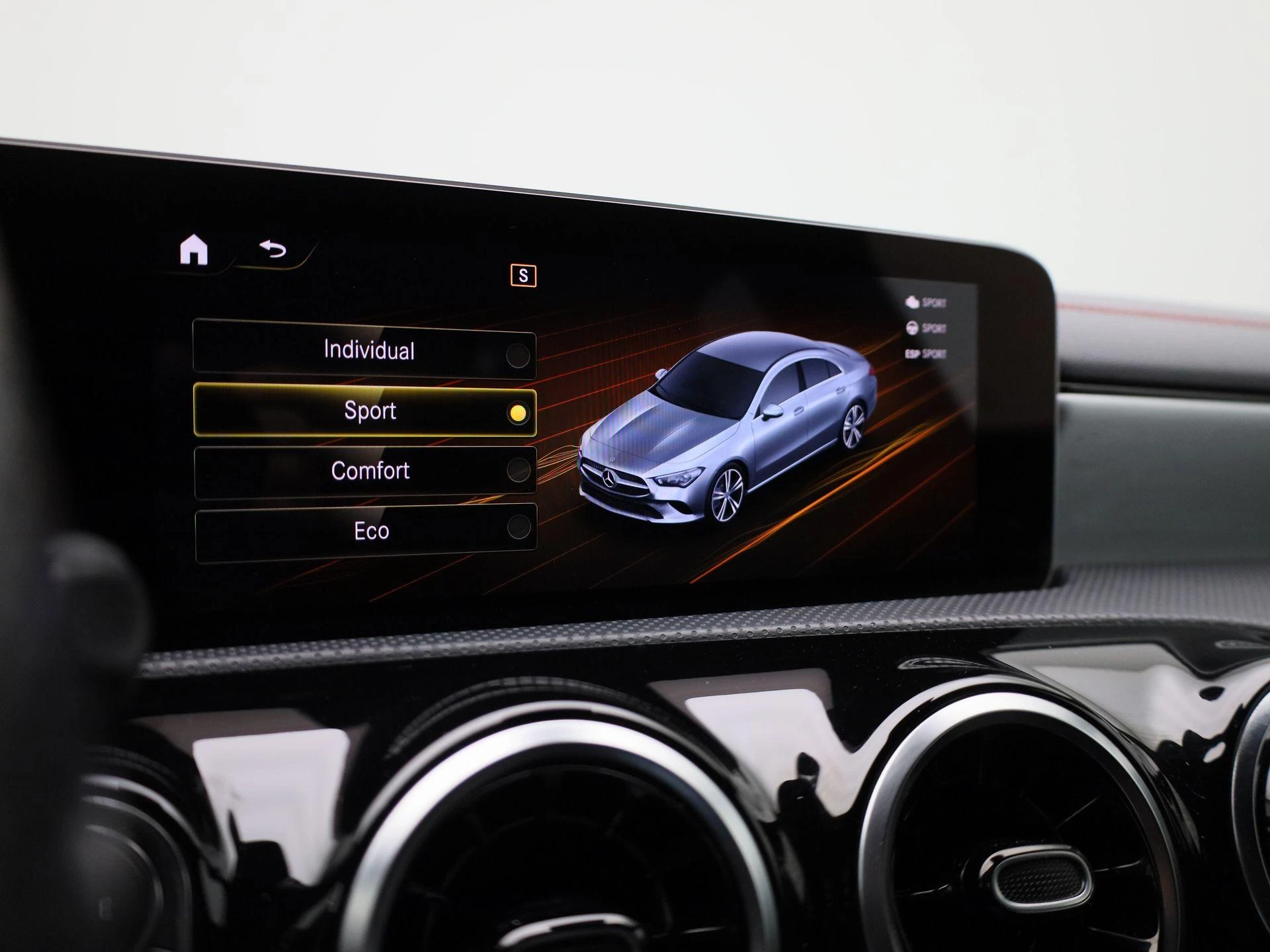 Mercedes-Benz-CLA-image-21