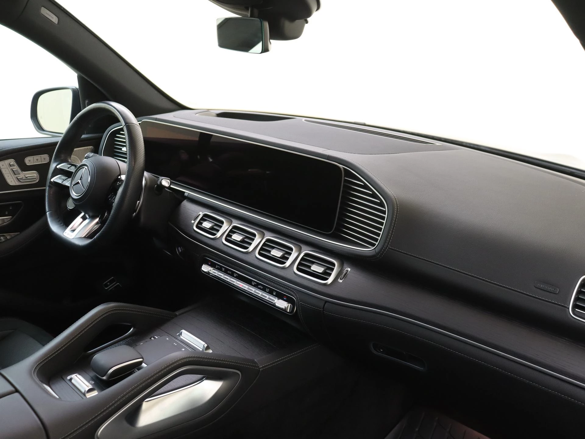 Mercedes-Benz-GLE-image-13