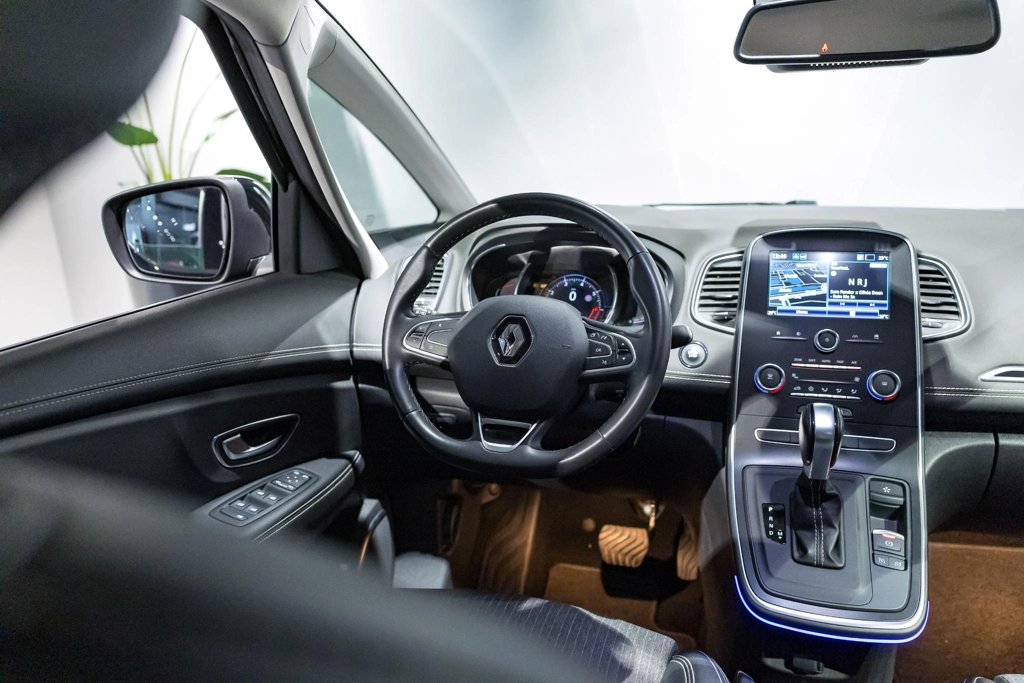 Renault-Grand Scénic-image-24