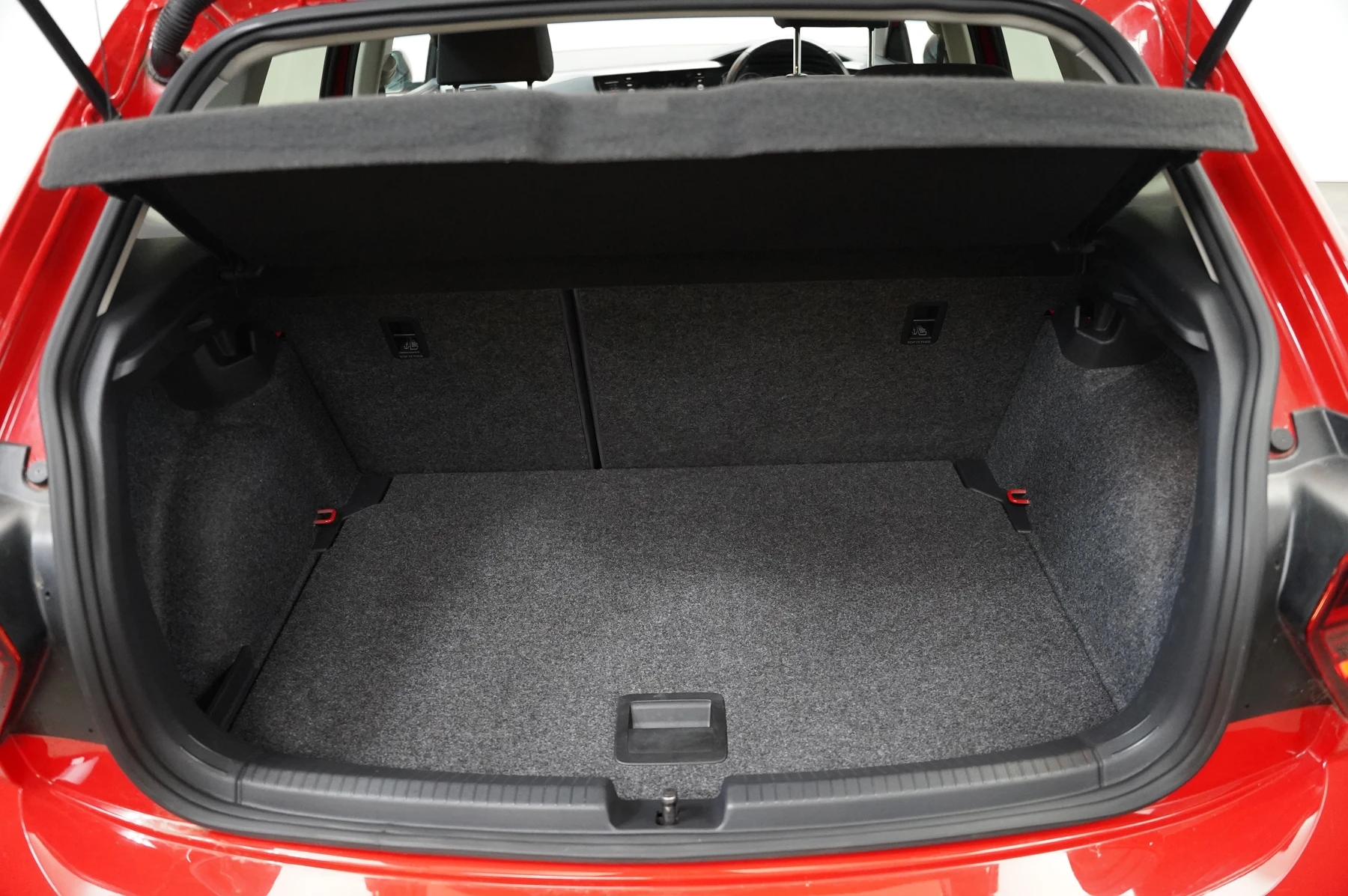 Volkswagen-Polo-image-12