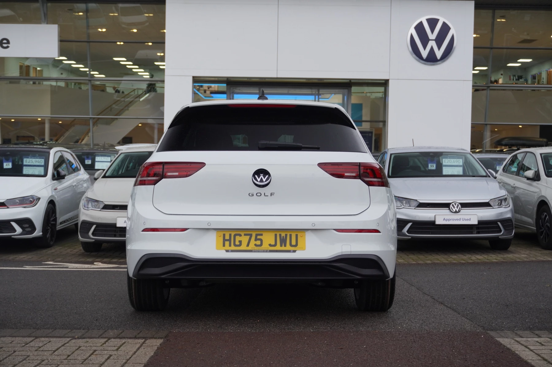 Volkswagen-Golf-image-13