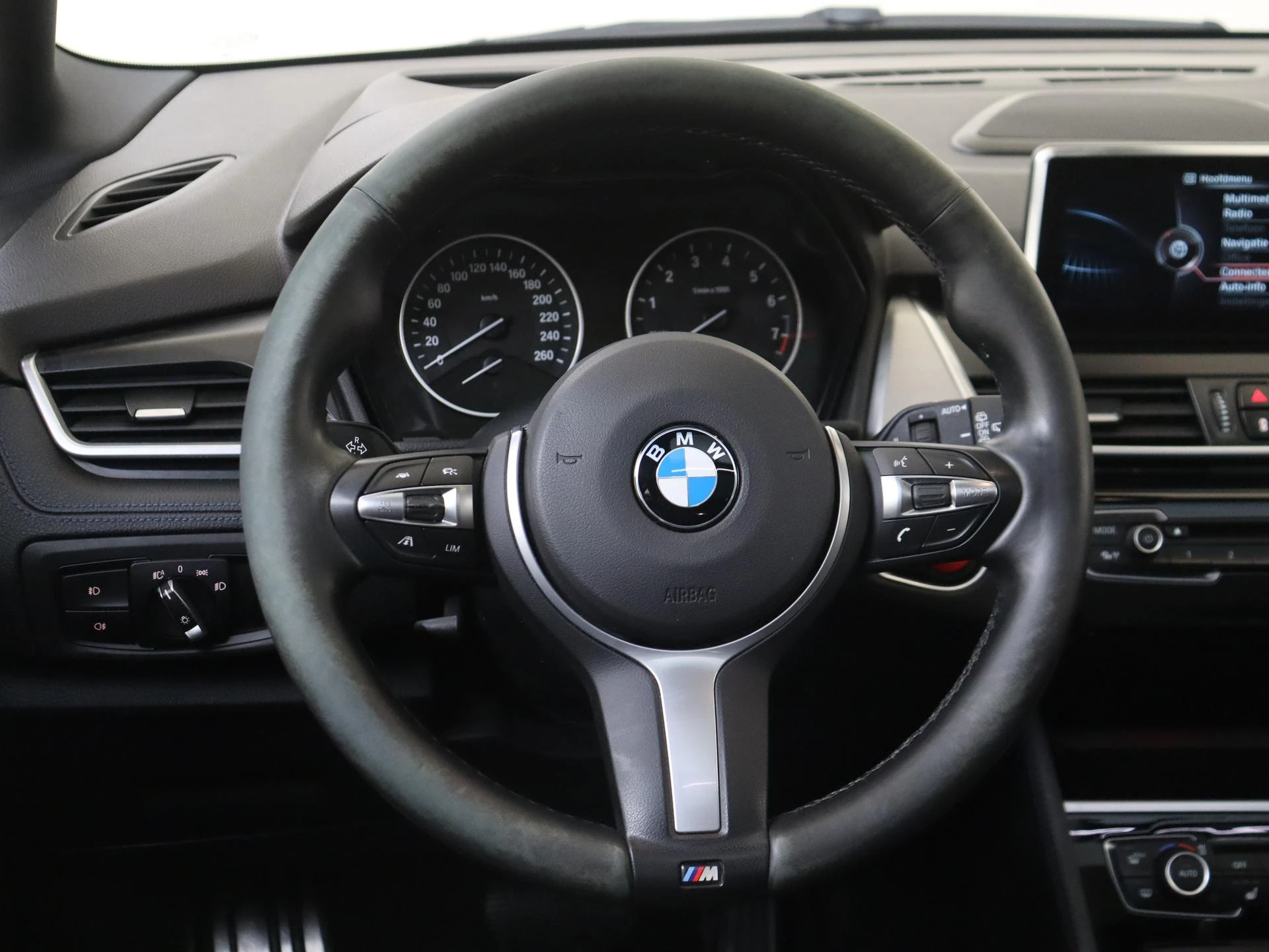 BMW-2 Serie-image-14
