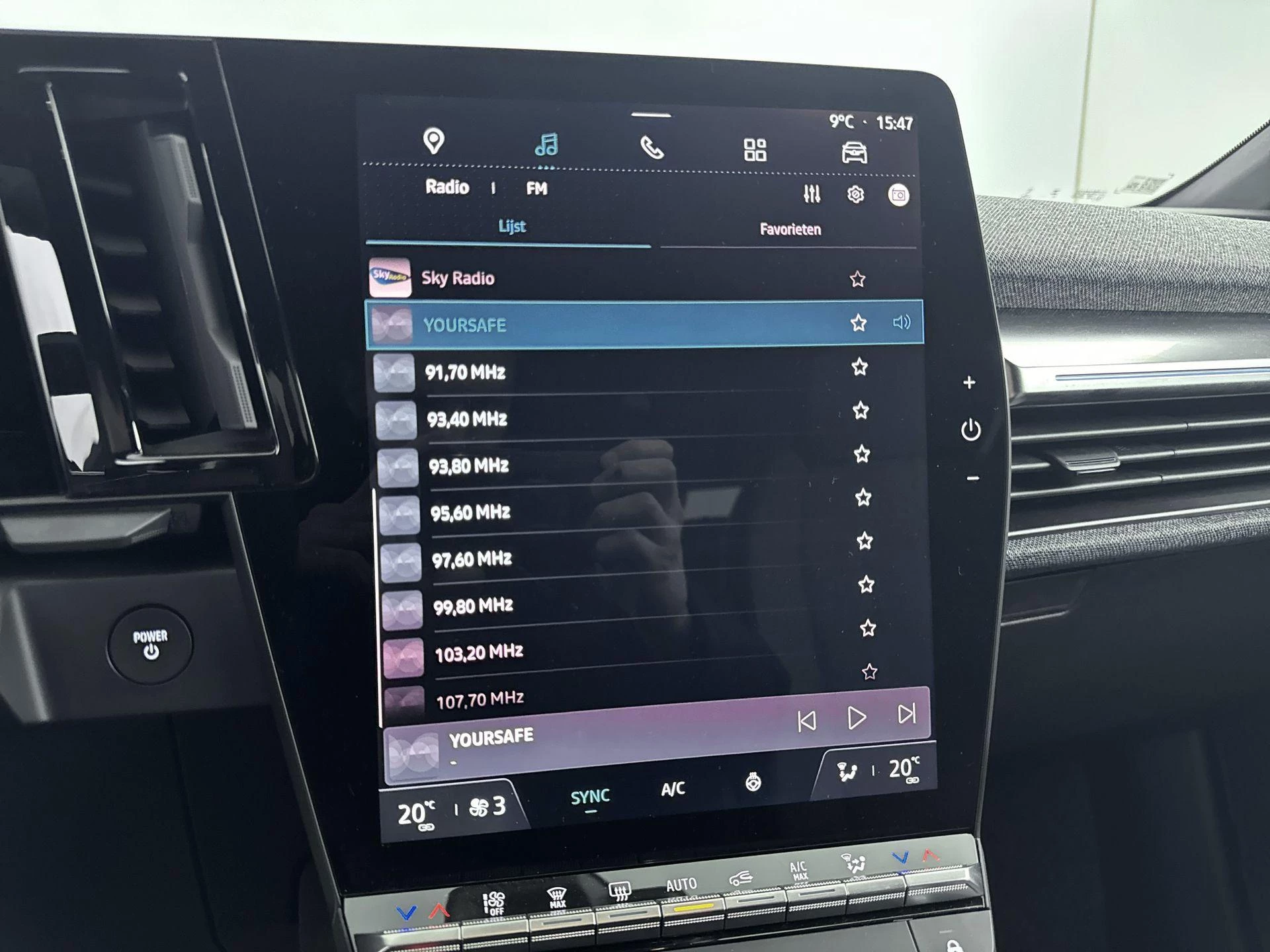 Renault-Megane E-Tech-image-5