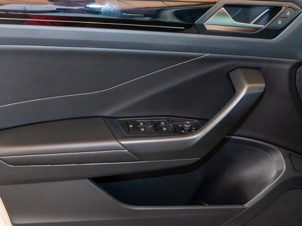 Volkswagen-T-Roc-image-18
