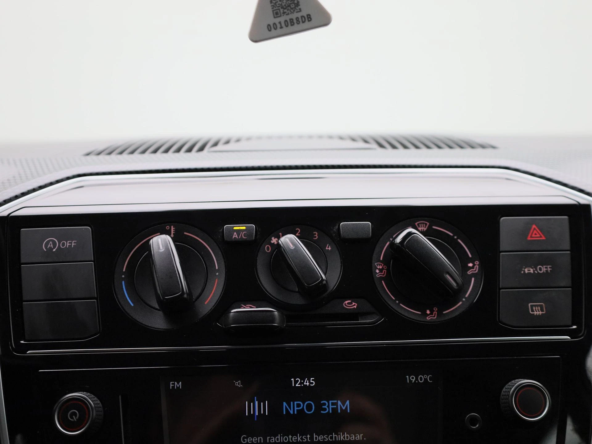 Volkswagen-up!-image-16
