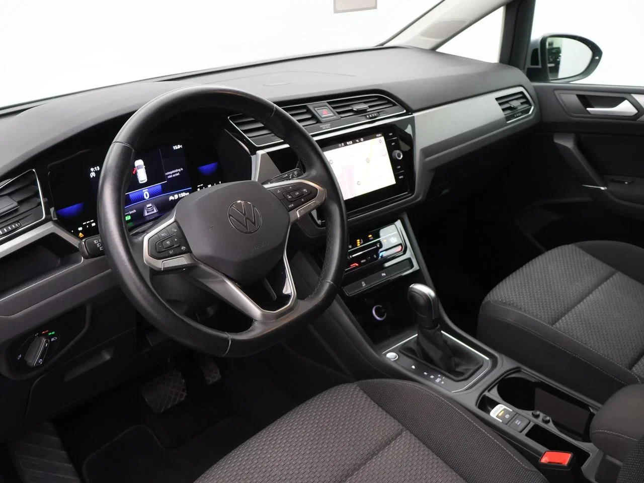 Volkswagen-Touran-image-9