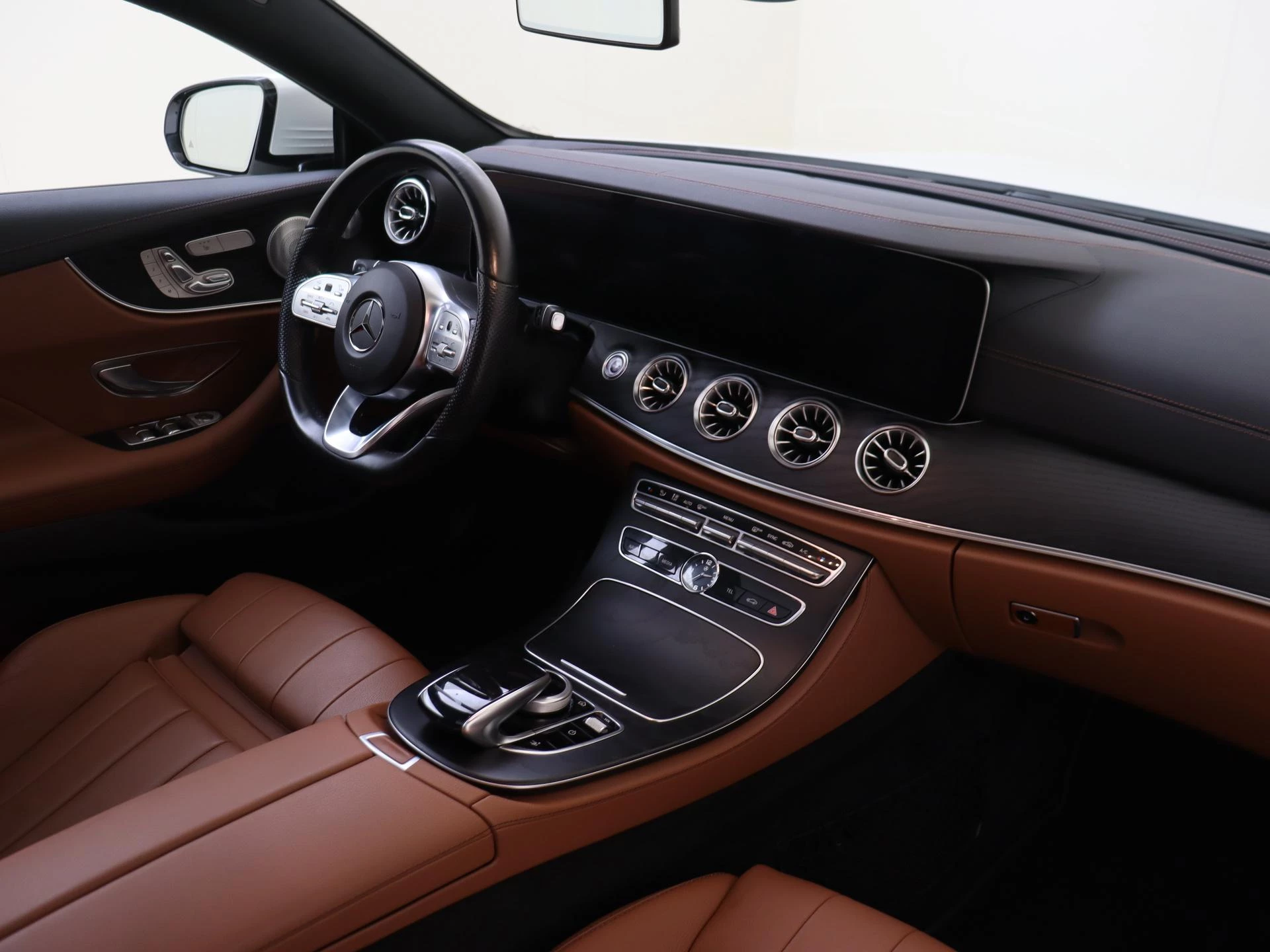 Mercedes-Benz-E-Klasse-image-4