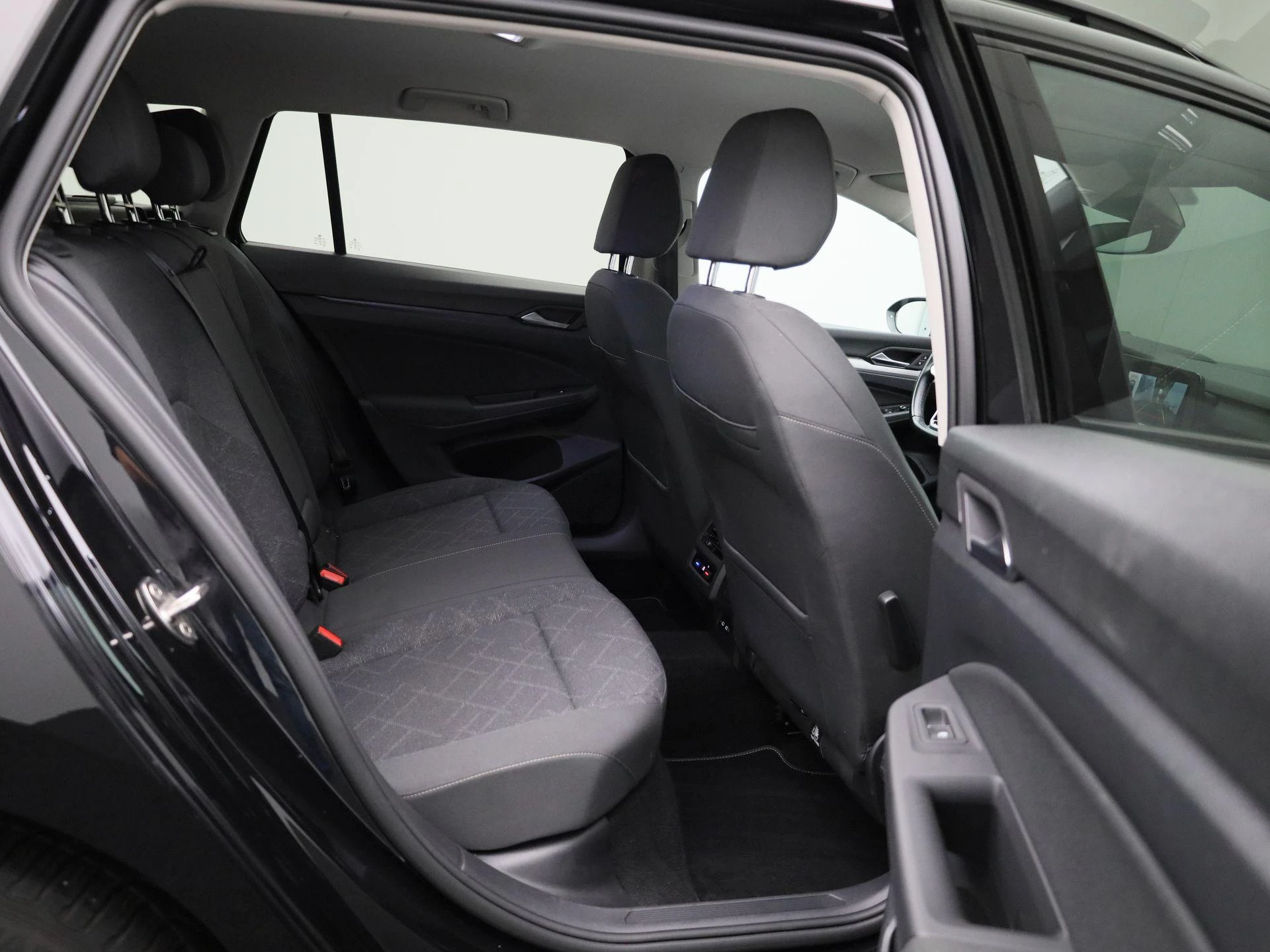 Volkswagen-Golf-image-32