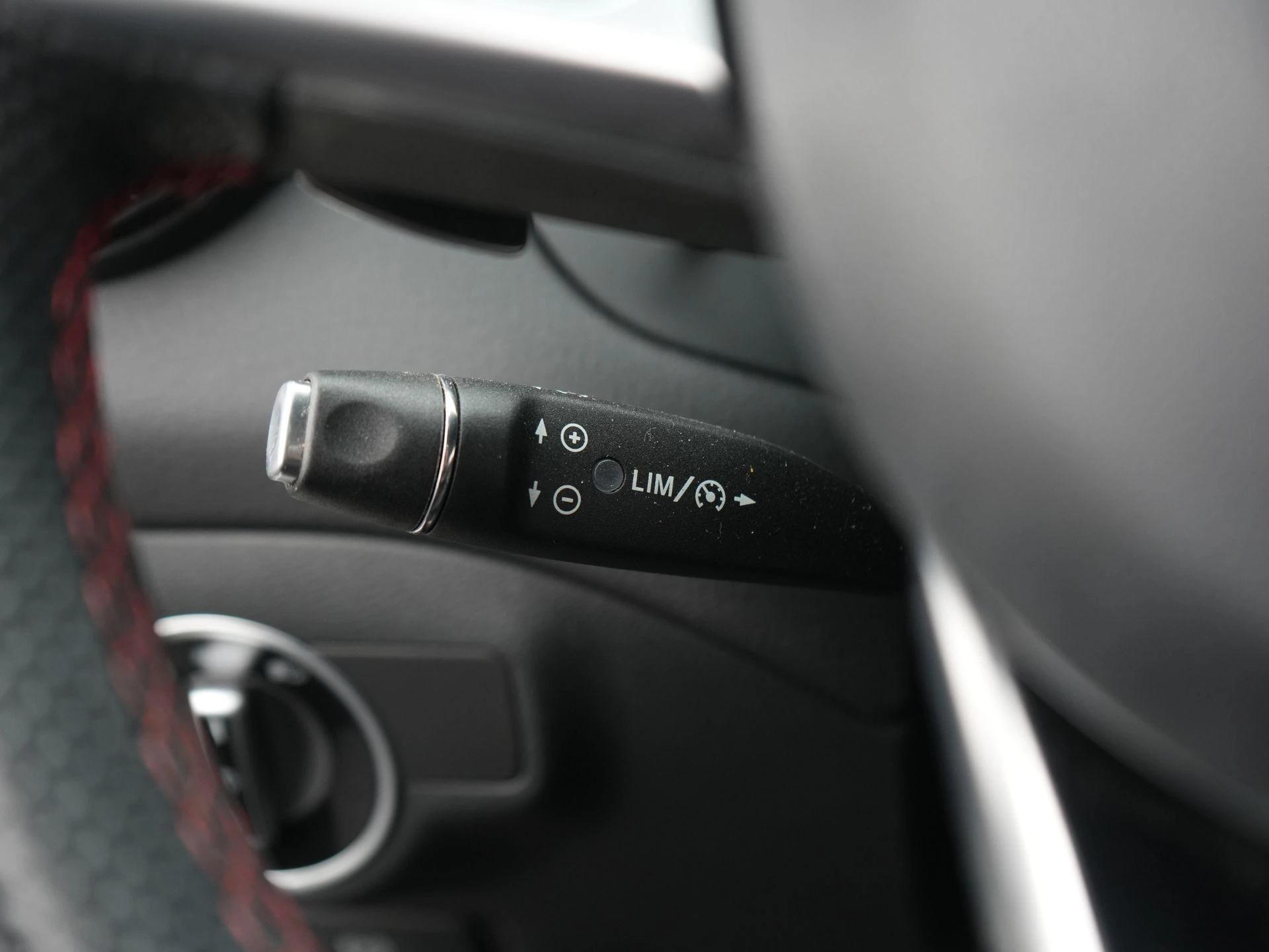 Mercedes-Benz-CLA-image-34