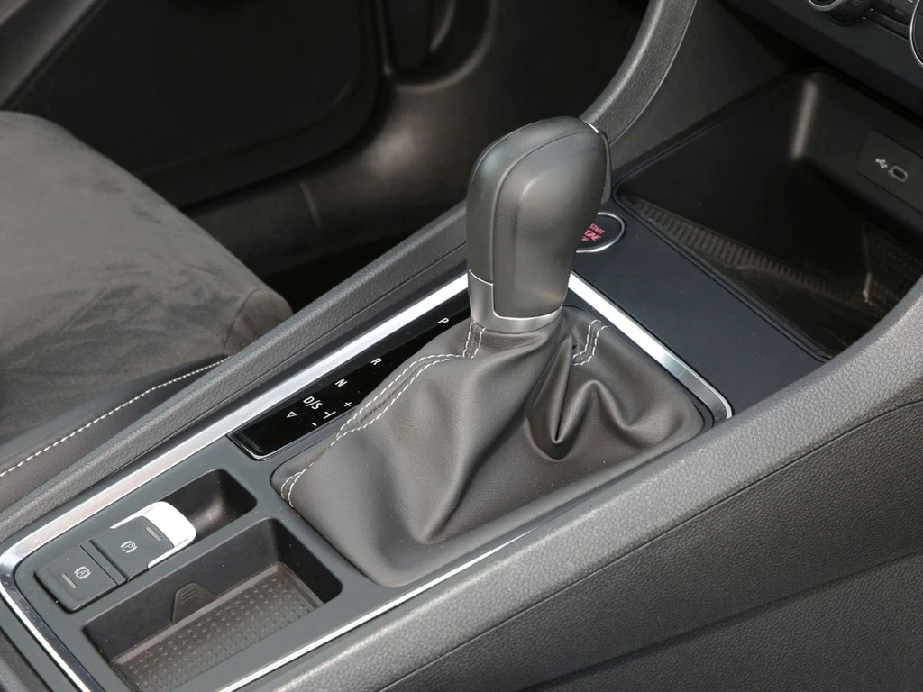 SEAT Ateca 1.5 TSI DSG Style 17" Navi AHK LED SHZ DAB