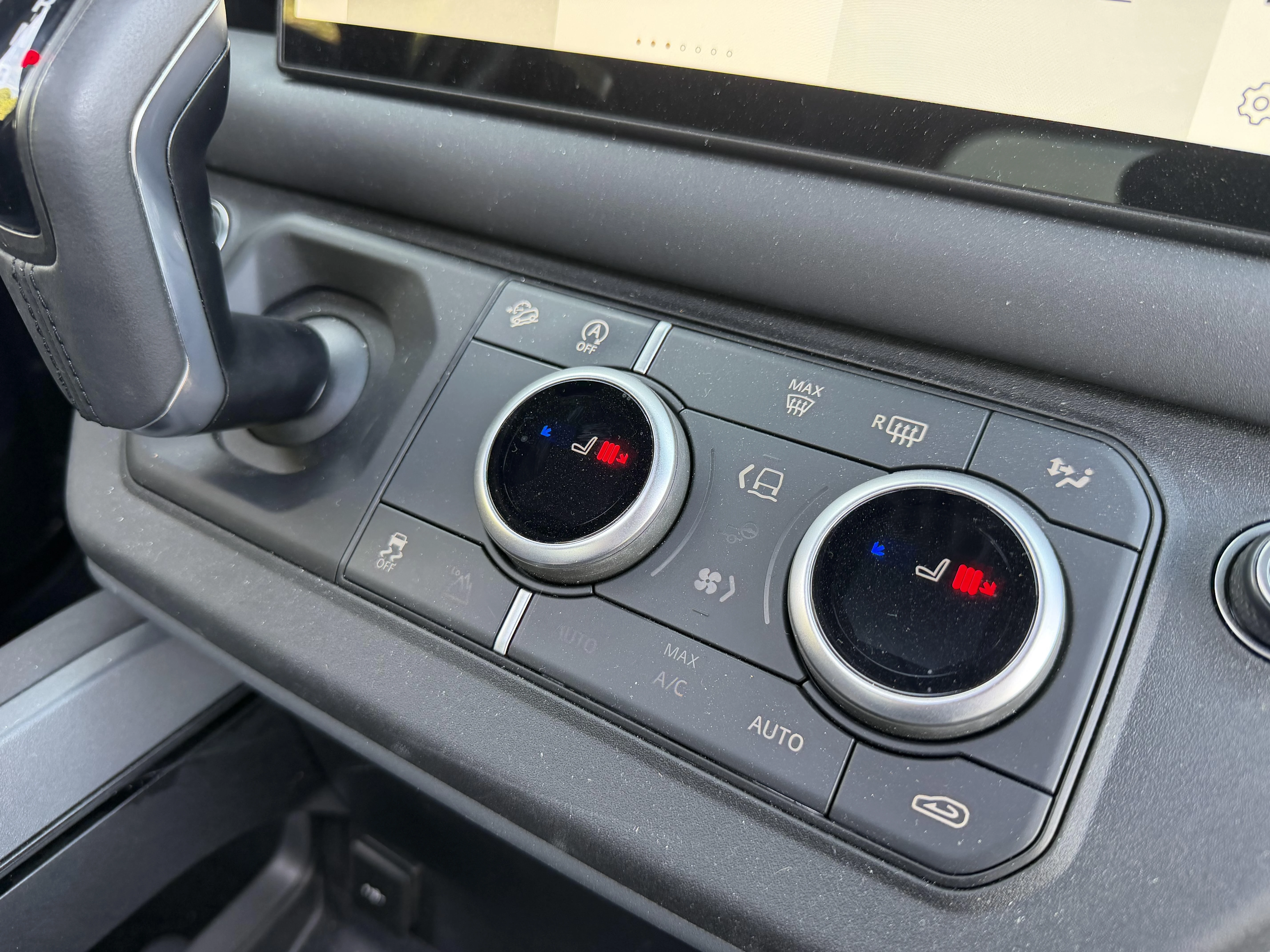 Land Rover-Defender-image-21