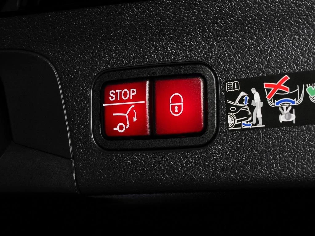 Mercedes-Benz-GLS 450 d-image-17