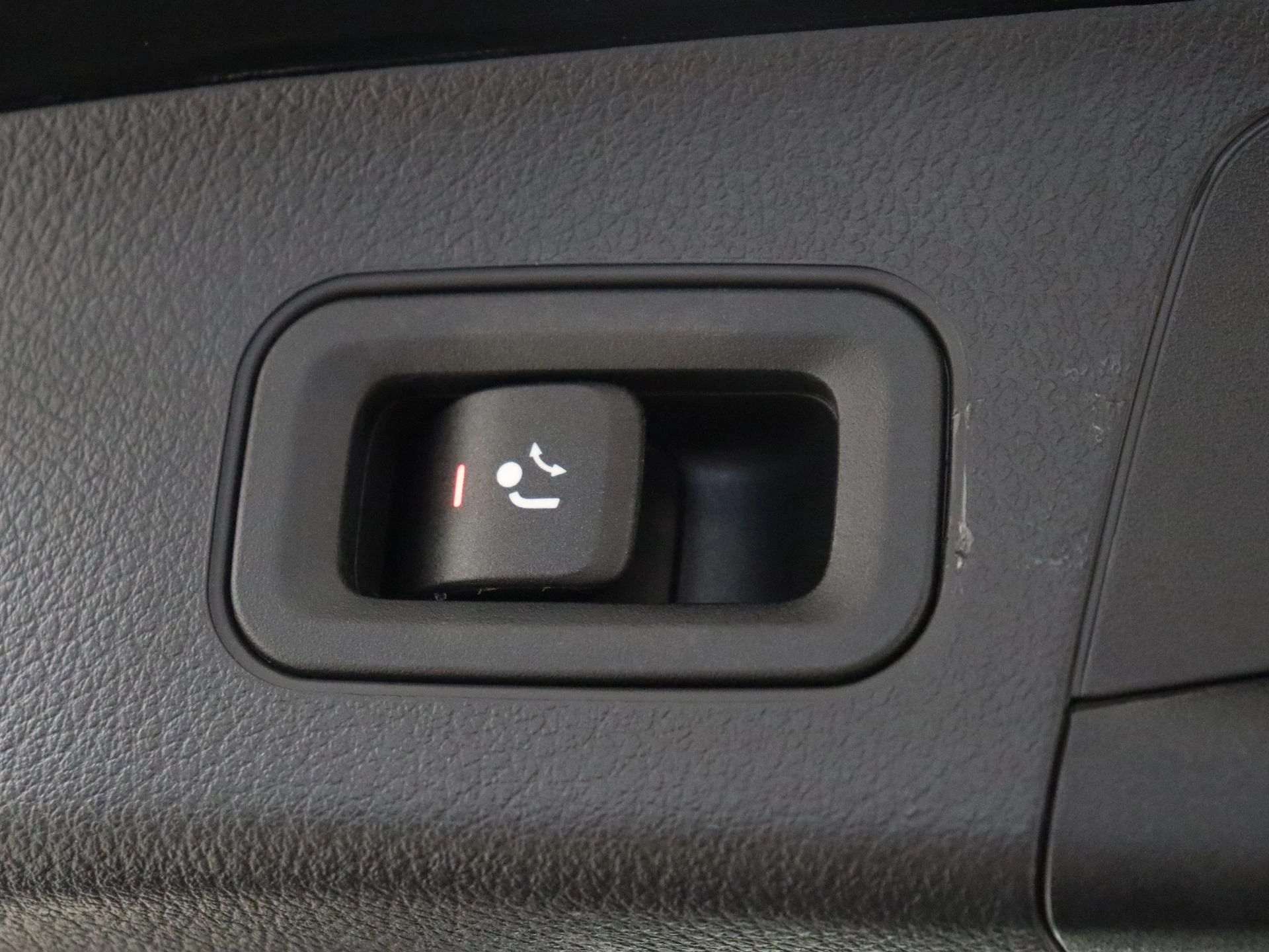 Mercedes-Benz-GLA-image-28
