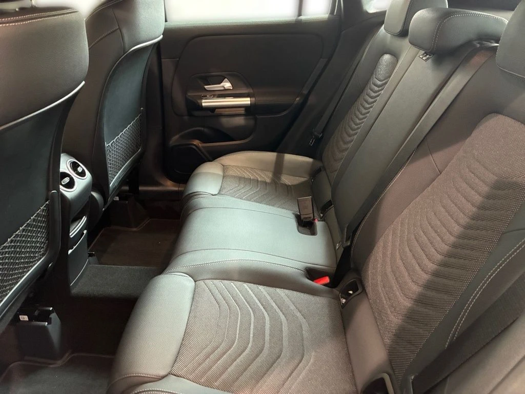 Mercedes-Benz-GLA 200-image-9