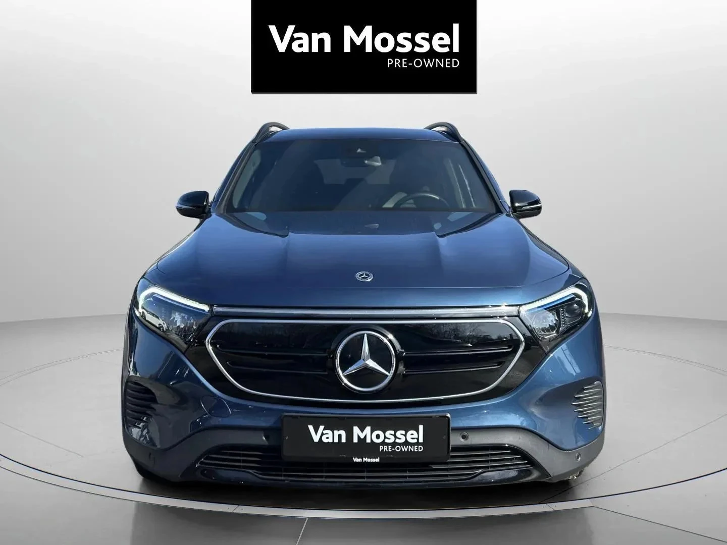 Mercedes-Benz-EQB-image-2