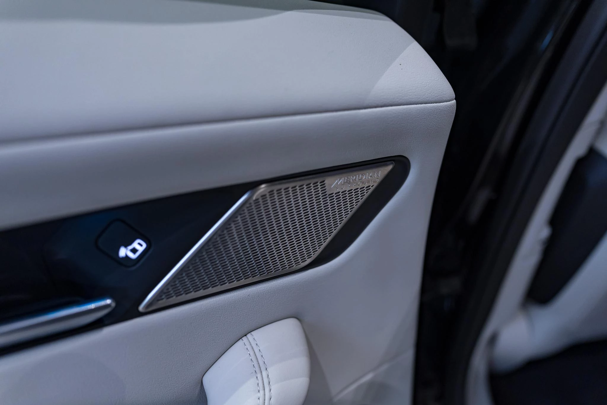 Jaguar-I-PACE-image-14