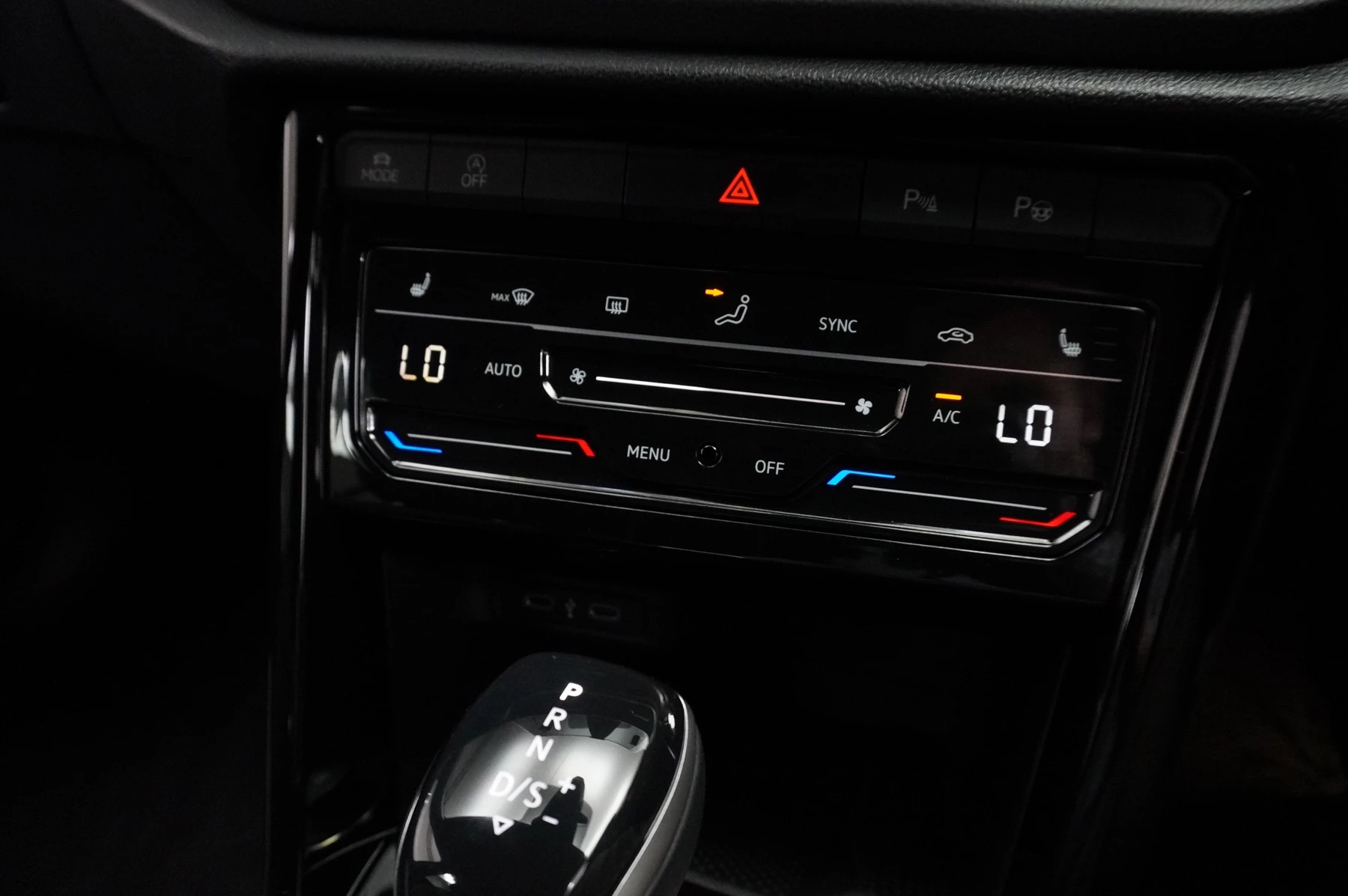 Volkswagen-T-Roc-image-18