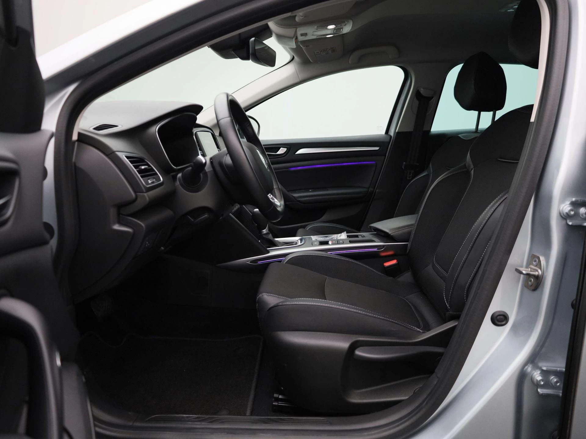 Renault-Mégane Estate-image-10