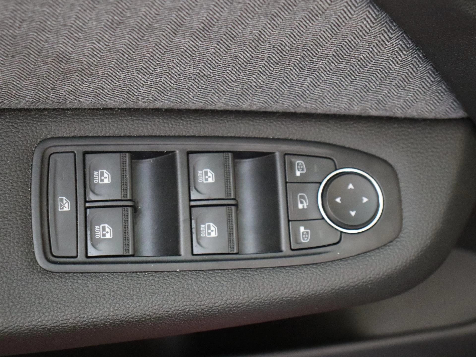 Renault-Clio-image-29