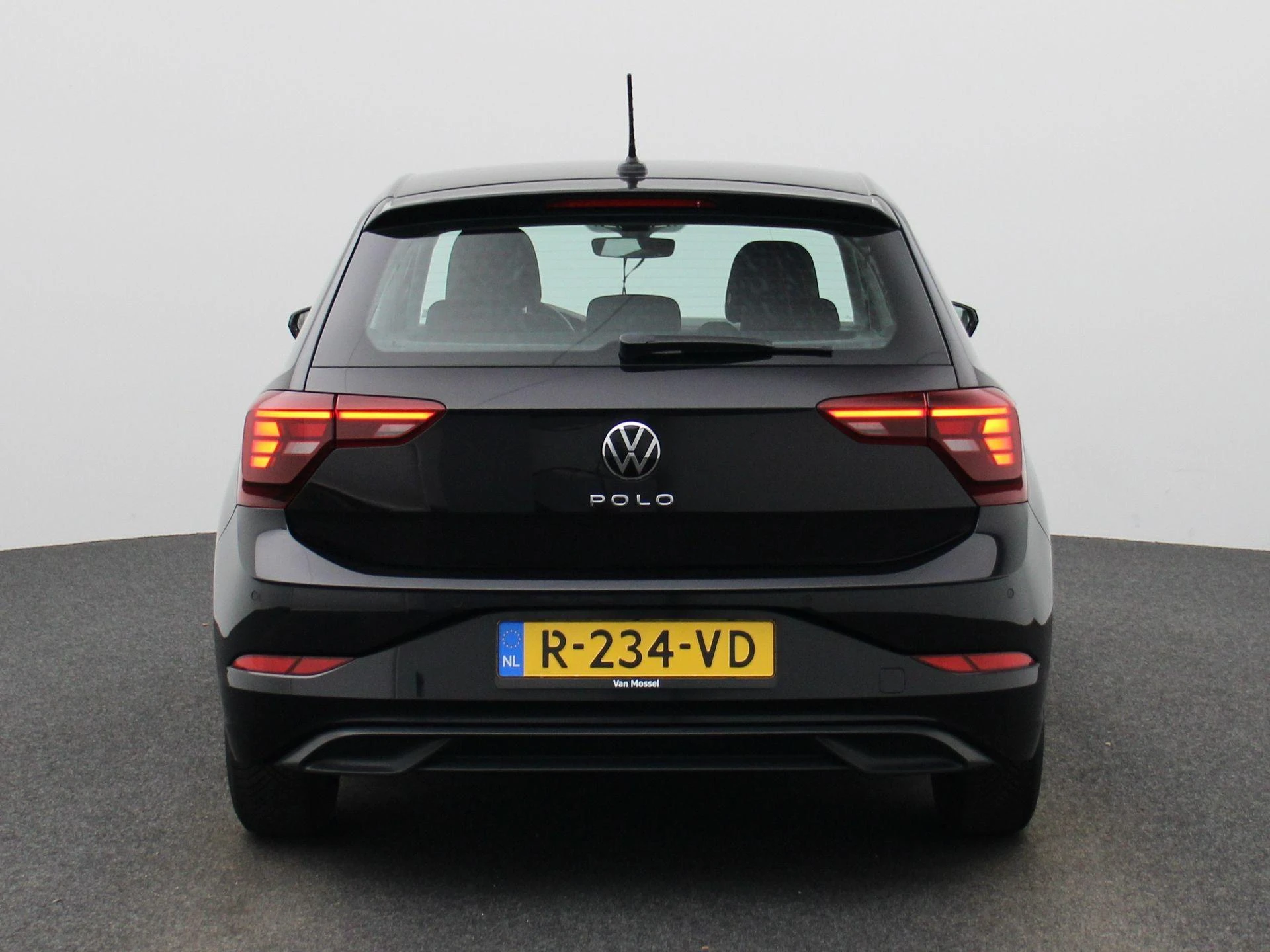 Volkswagen-Polo-image-4