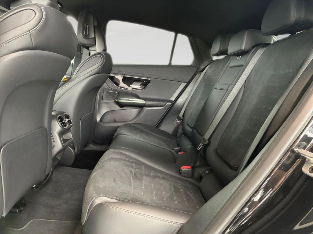 Mercedes-Benz-GLC 220 d-image-9