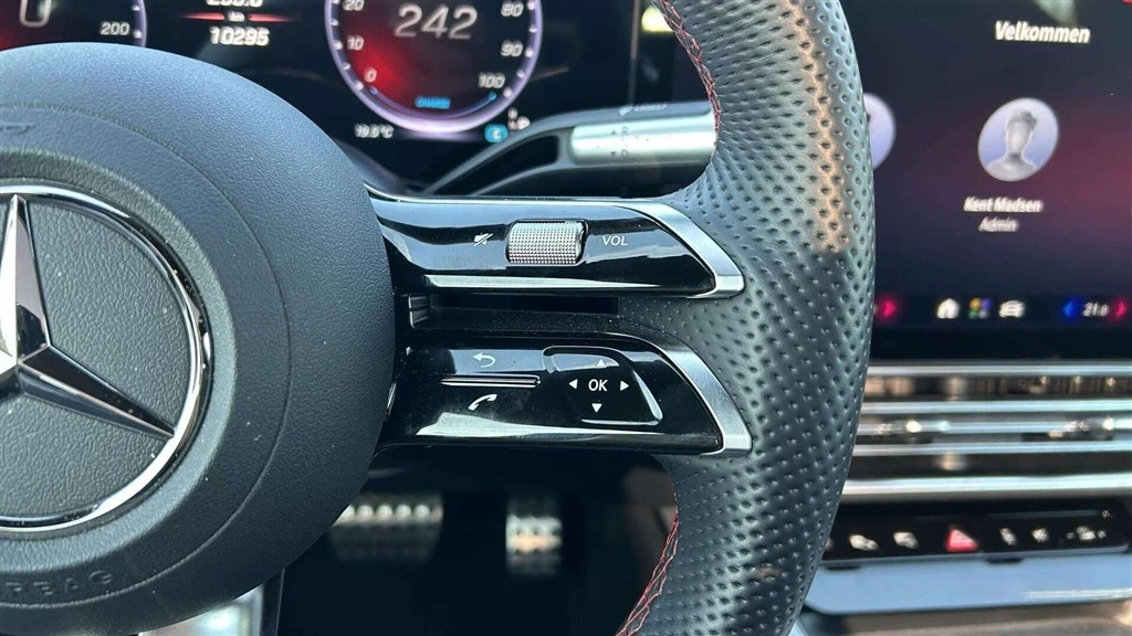 Mercedes-Benz-CLA-image-22