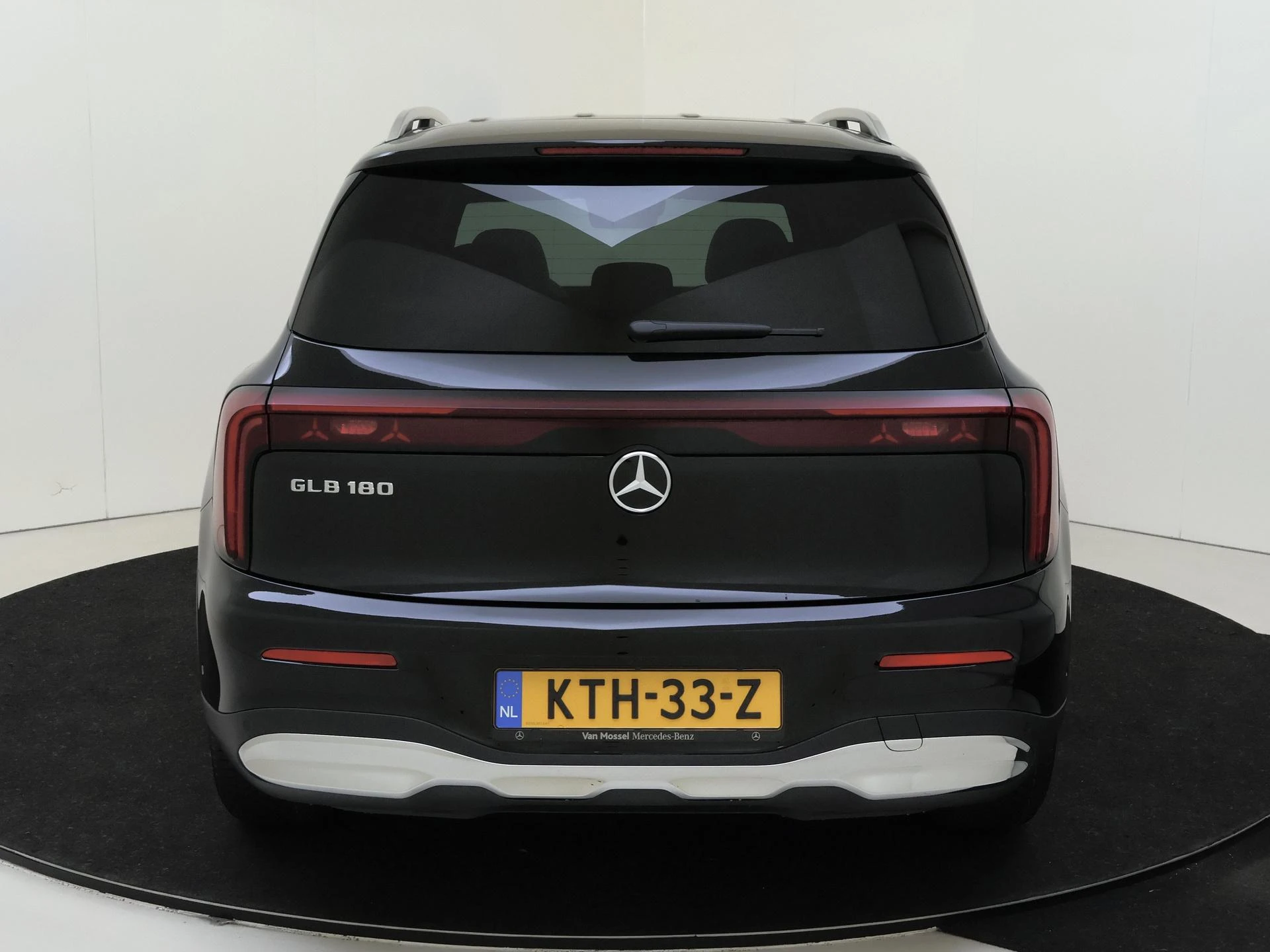 Mercedes-Benz-GLB-image-6