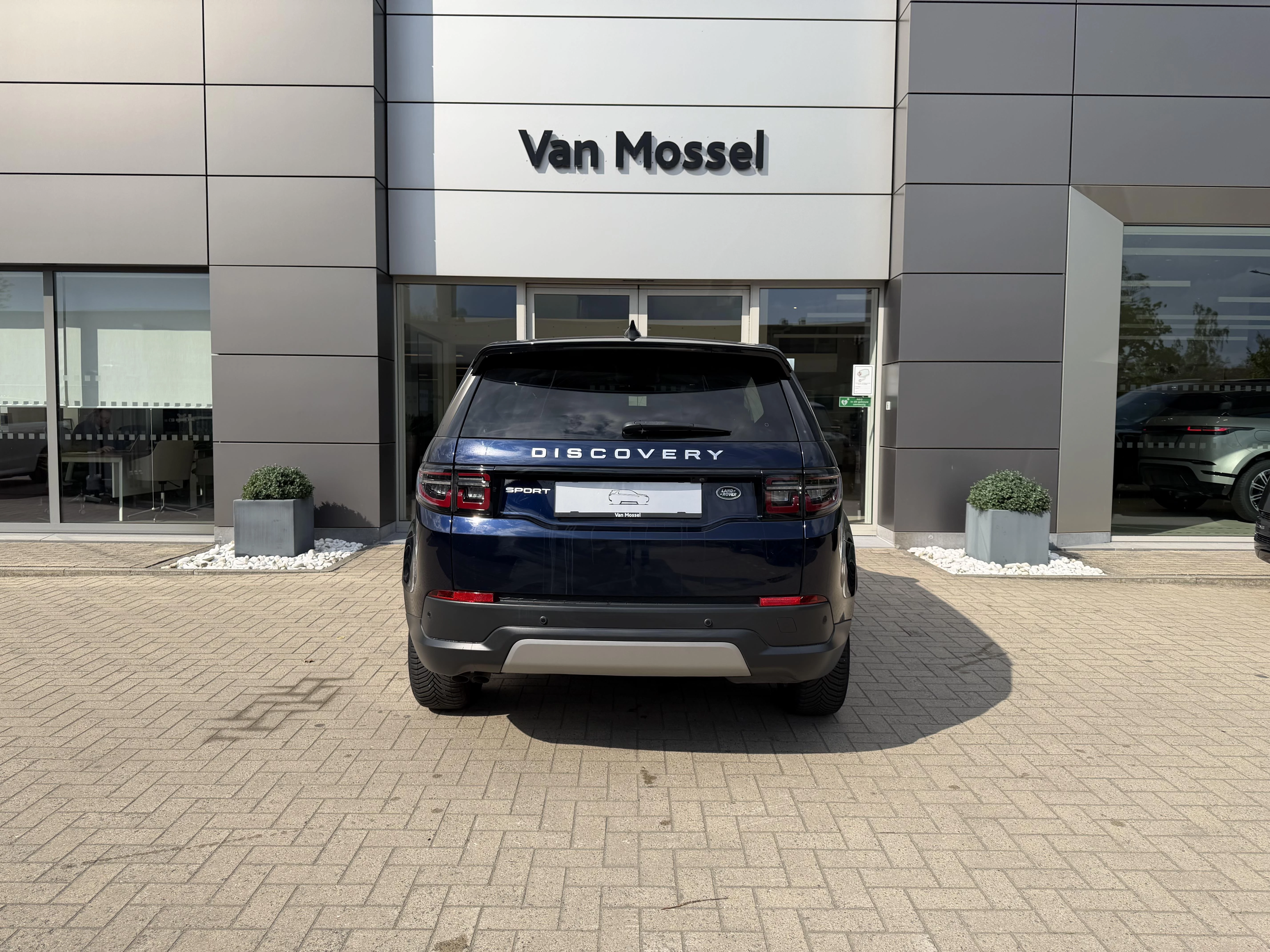 Land Rover-Discovery Sport-image-8