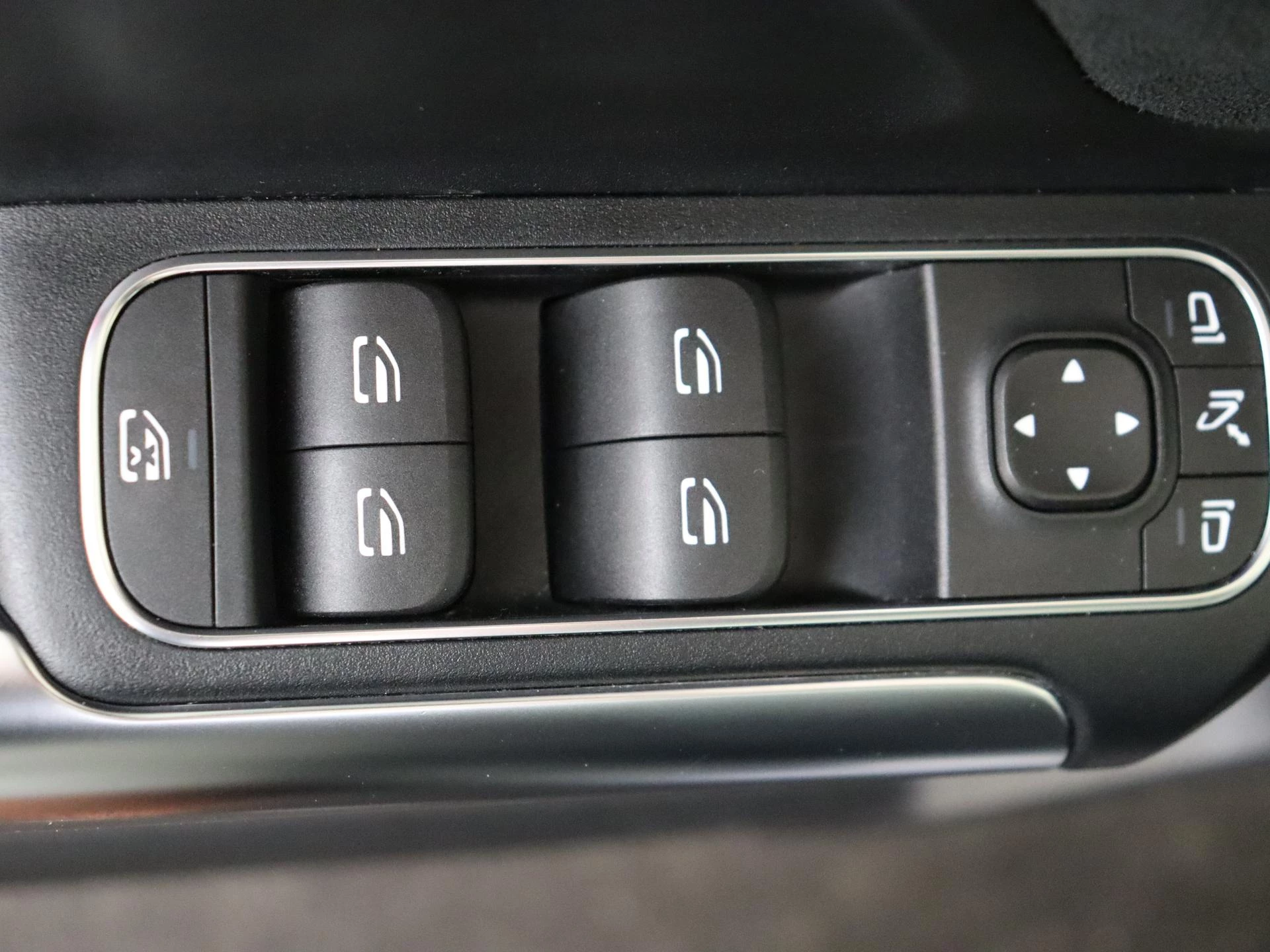 Mercedes-Benz-GLA-image-28