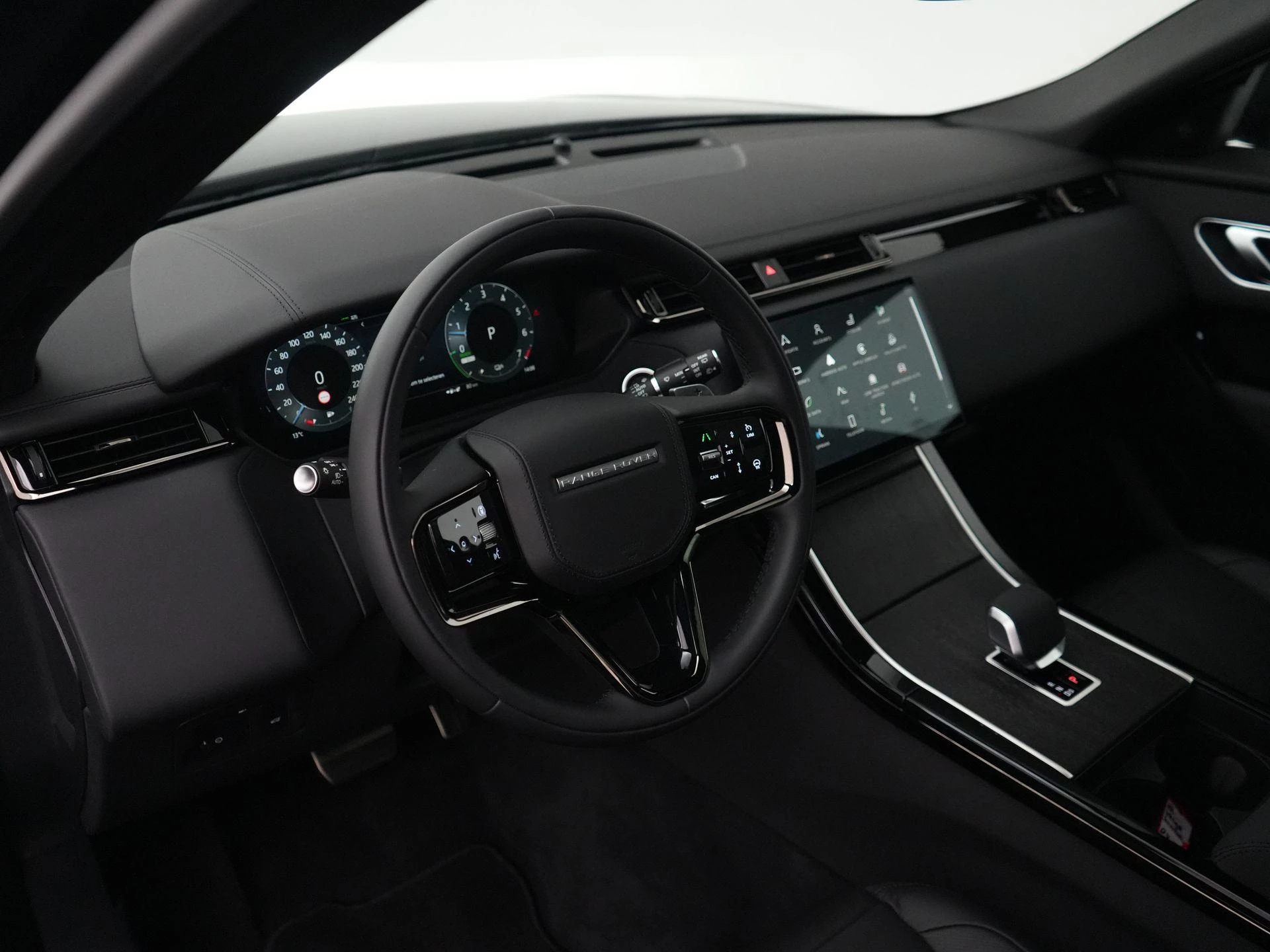 Land Rover-Range Rover Velar-image-32