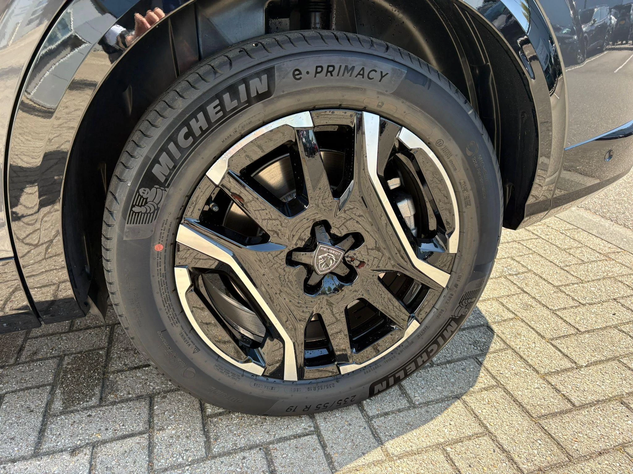 Peugeot-e-5008-image-10