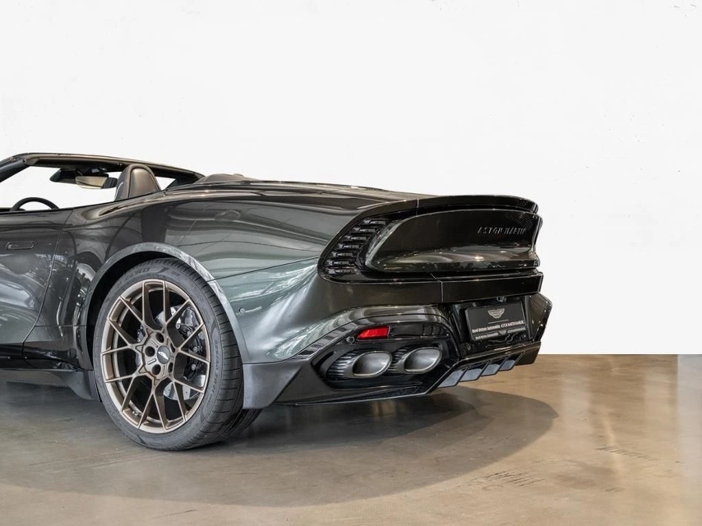 Aston Martin-Vanquish-image-24