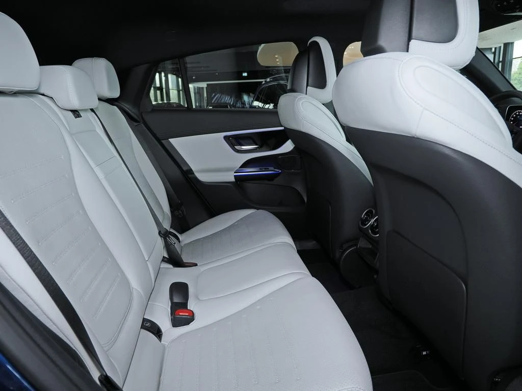Mercedes-Benz-GLC 220 d-image-15