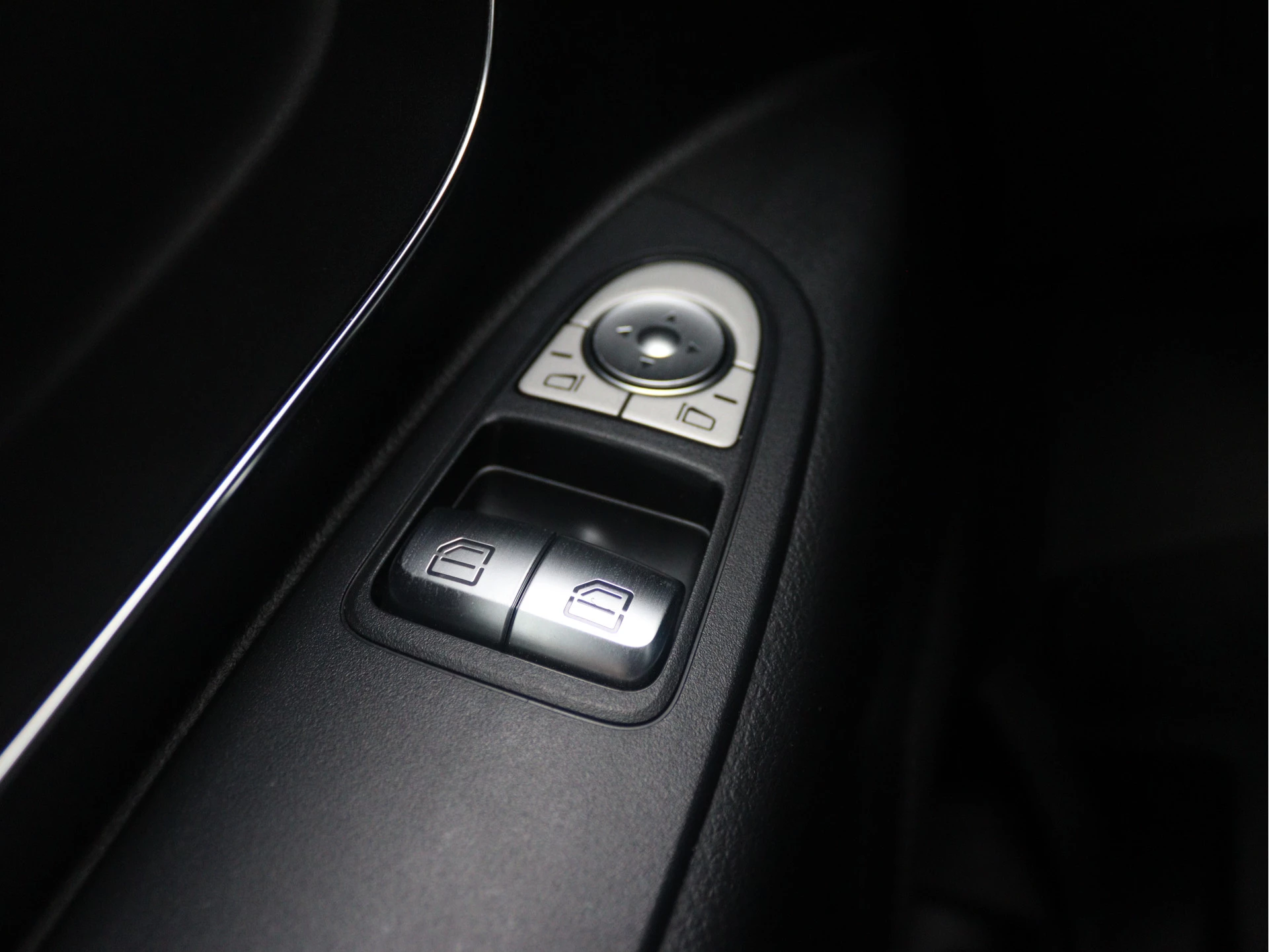 Mercedes-Benz-Vito-image-4