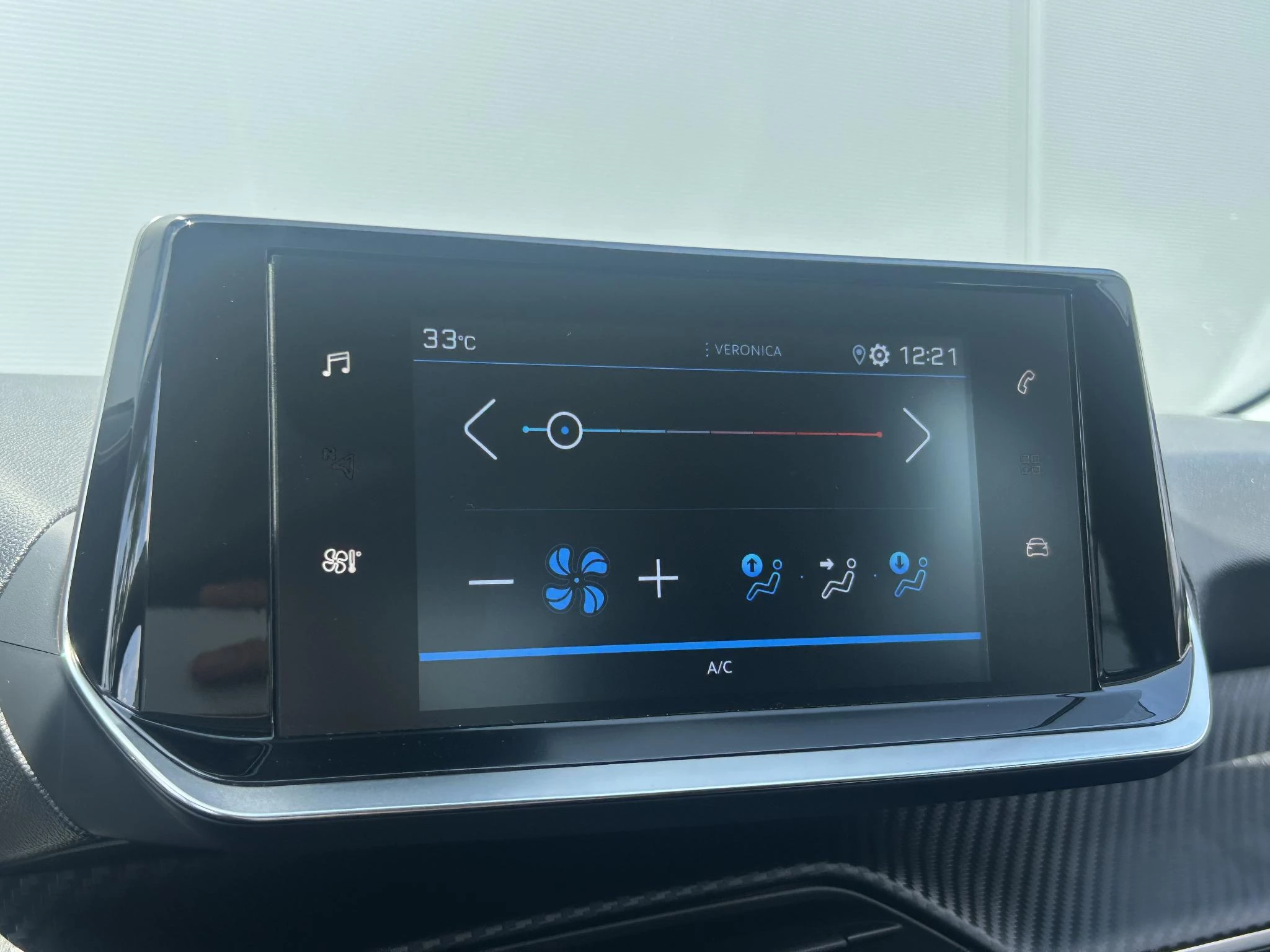 Peugeot-208-image-13